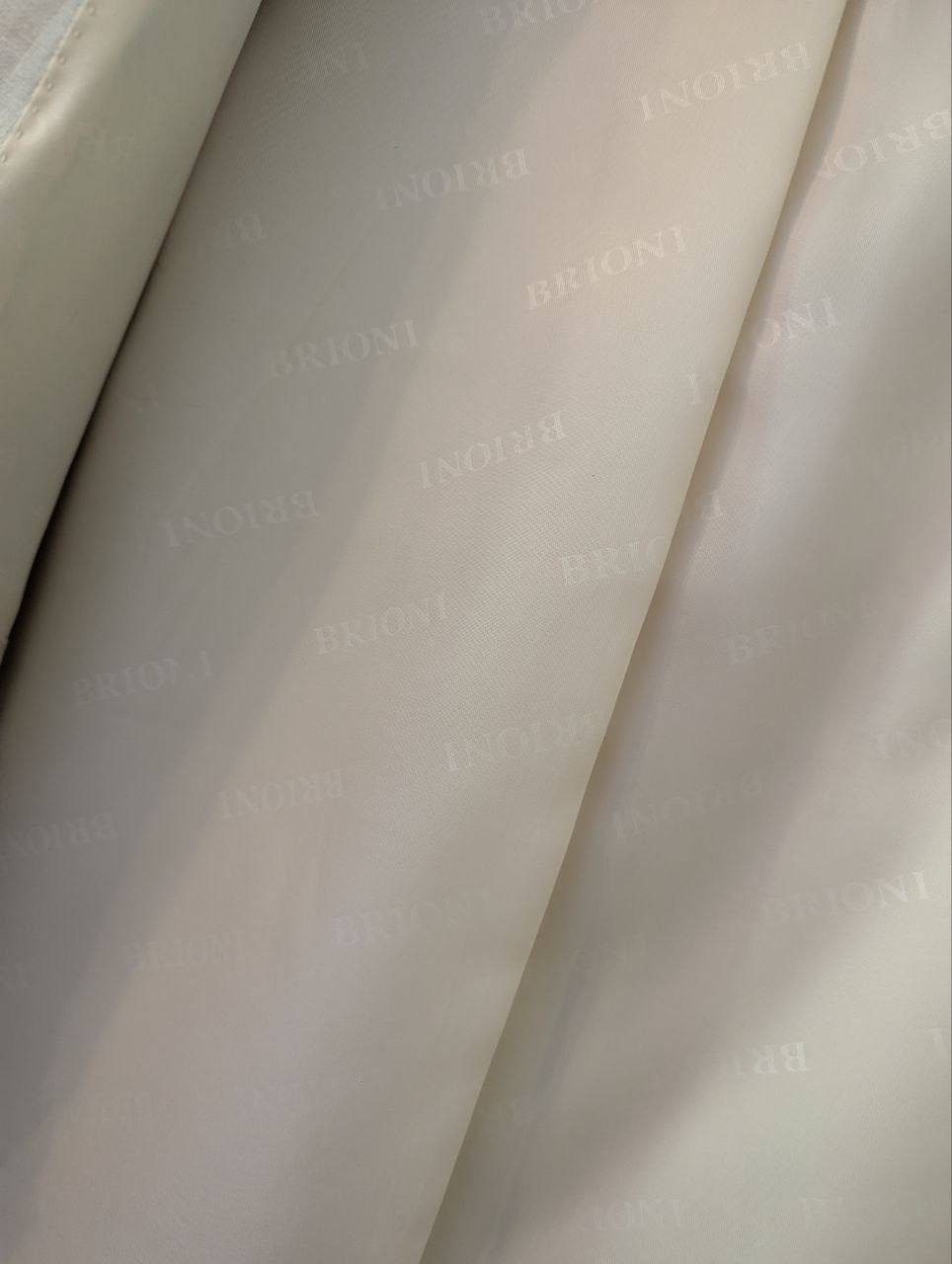 Brioni Suit (56 Eur size) Size 46R - 4 Thumbnail