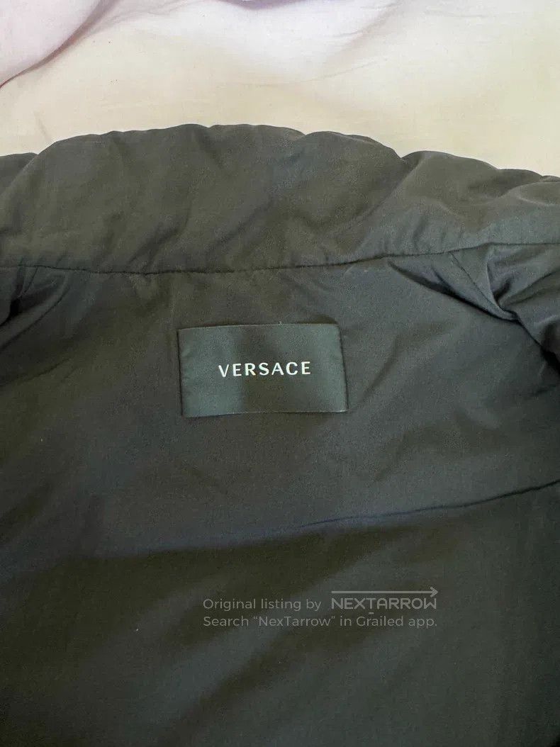Versace Versace The down vest is worn twice Size US L / EU 52-54 / 3 - 5 Thumbnail