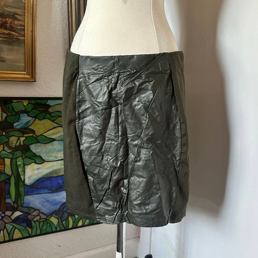 Cotton On cotton on green pleather skirt Size 34" / US 12 / IT 48 - 1 Thumbnail