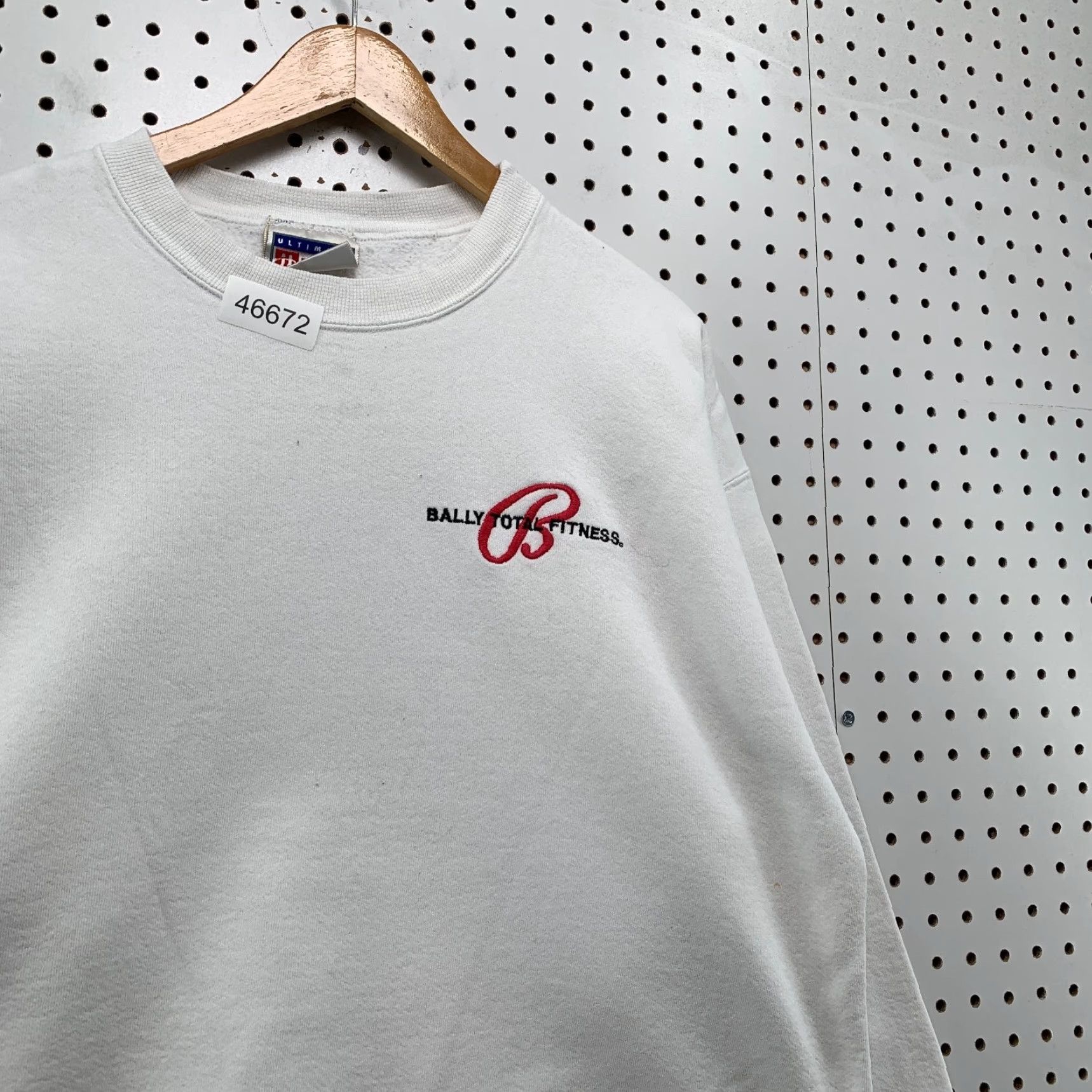 VINTAGE Hanes Sweatshirt Mens Large White Embroidered Ballys Total Fitness Y2K 90s USA Regular Crew Neck Pullover Cotton Fleece Graphic Print