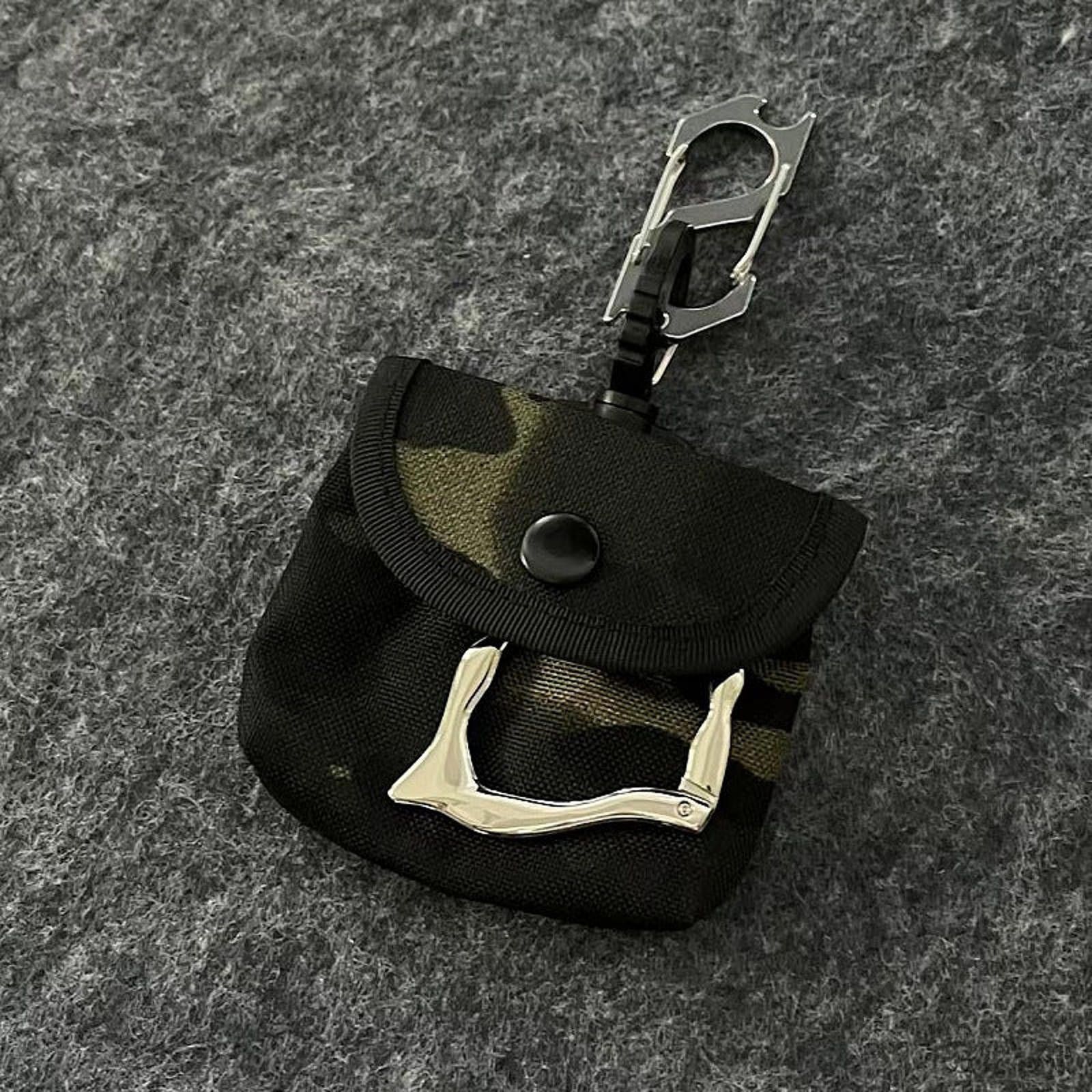 Jewelry Black Camouflage Compact Keychain Pouch, Durable Clip Size ONE SIZE - 3 Thumbnail
