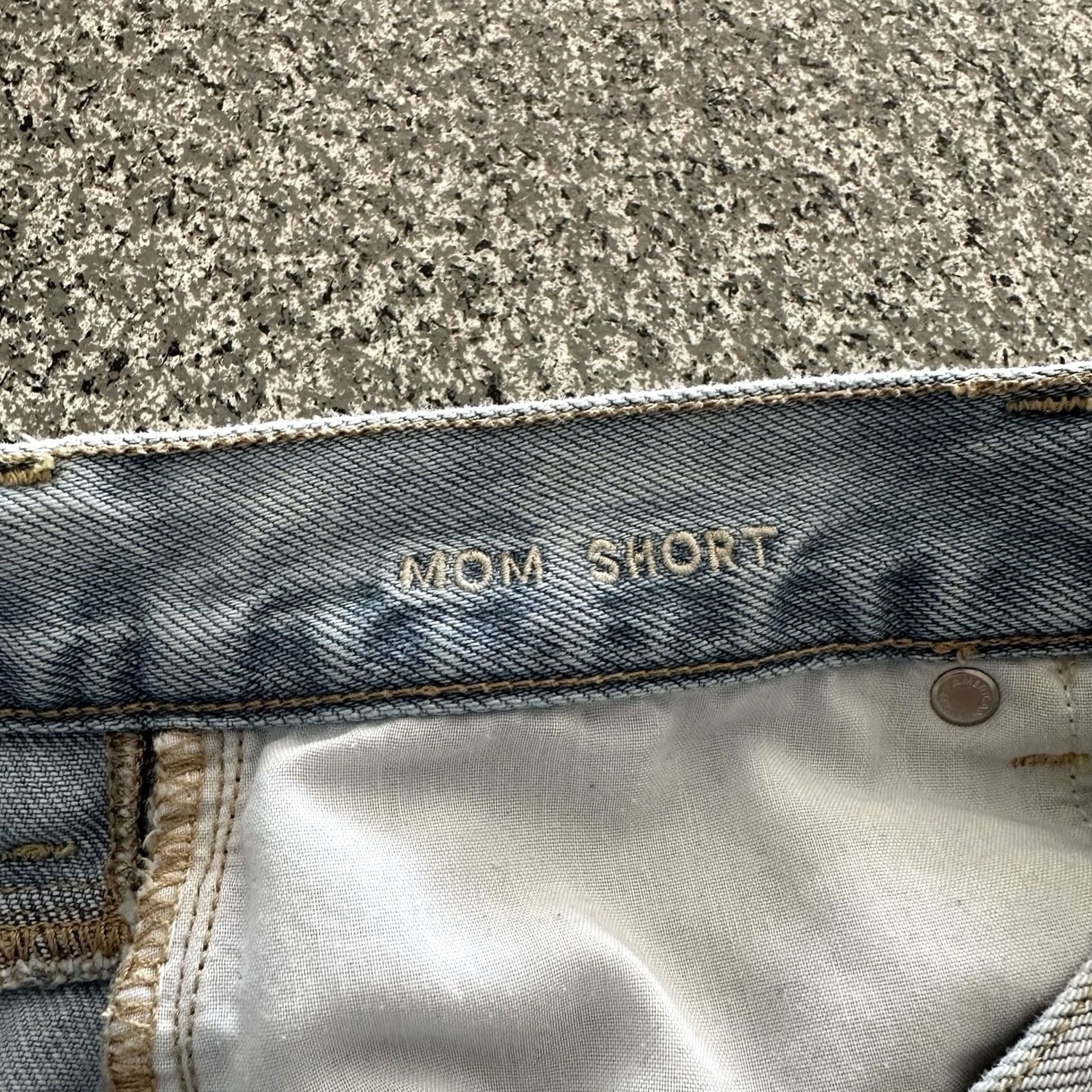 American Eagle Outfitters VINTAGE American Eagle Shorts Womens 2 27x4 High Rise Mom Distressed Raw Cut Off Blue 100% Cotton Denim Womens Distressed Jeans 90s Theme Mens, Womens Size 28" / US 6 / IT 42 - 4 Thumbnail
