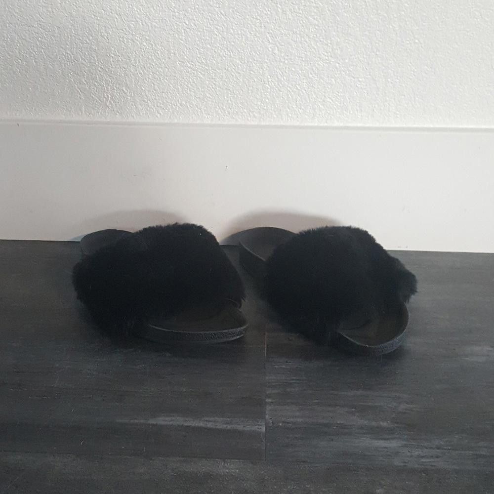 Designer Black Classic Fur Detailed Sandal Size US 7 / IT 37 - 1 Thumbnail