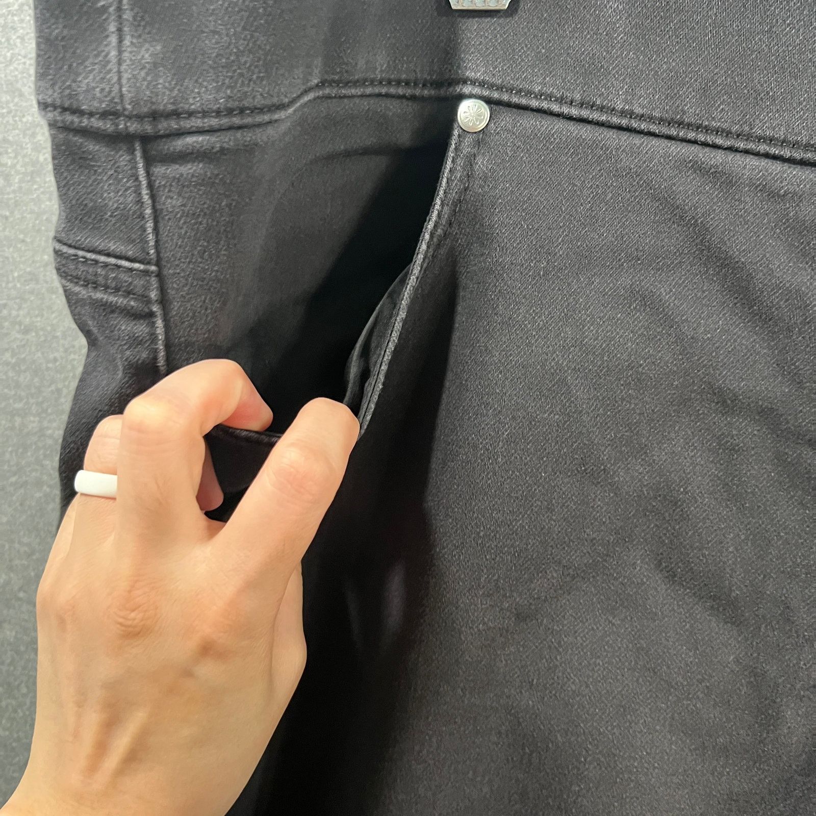 Other Isaac Mizrahi Live! Regular Black Divine Denim Crop Slim Size 40" / US 18 - 12 Thumbnail