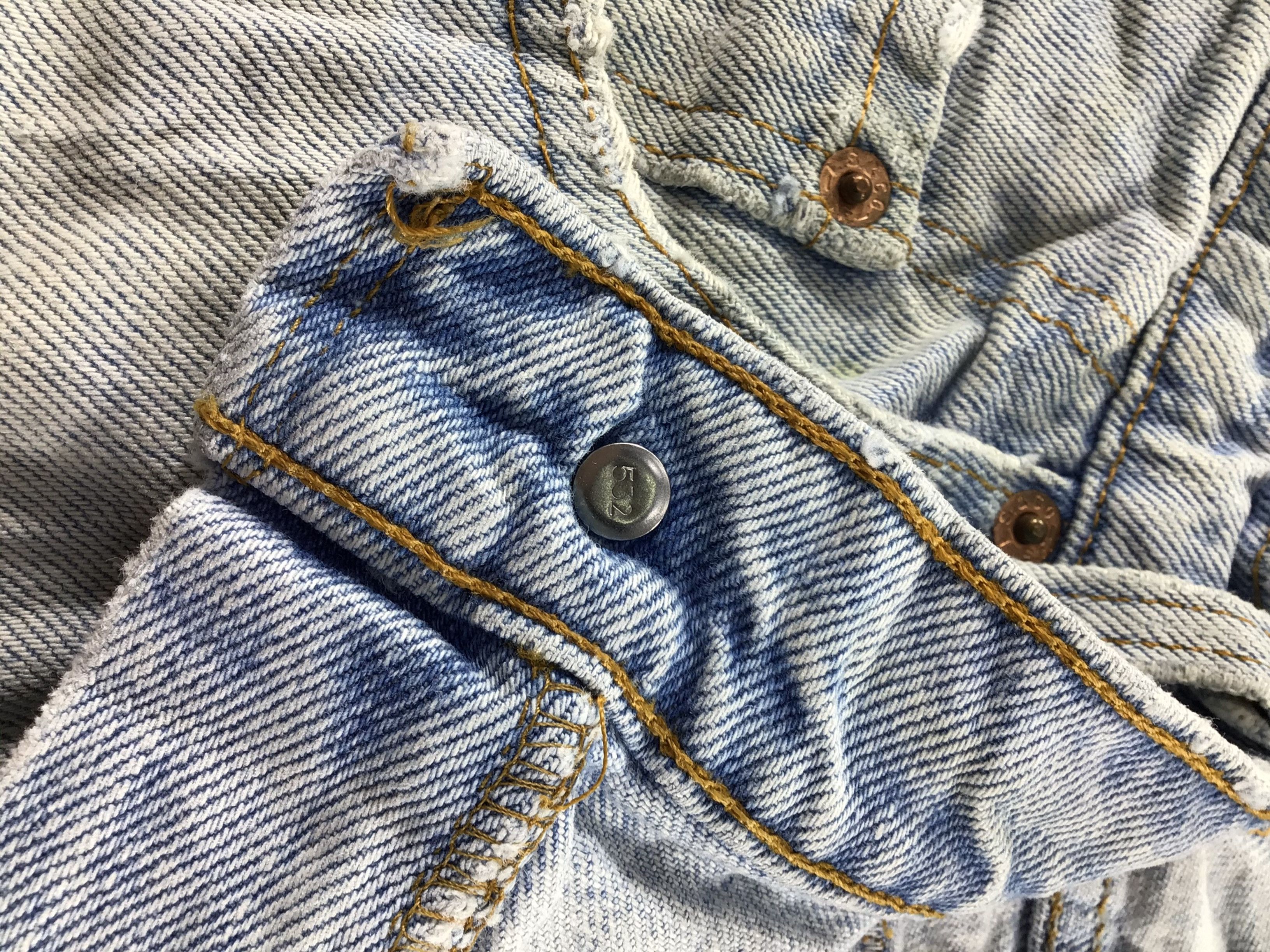 Levi's Vintage Levis 560 Jeans Dirty Light Wash Denim -J515 Size US 34 / EU 50 - 10 Thumbnail