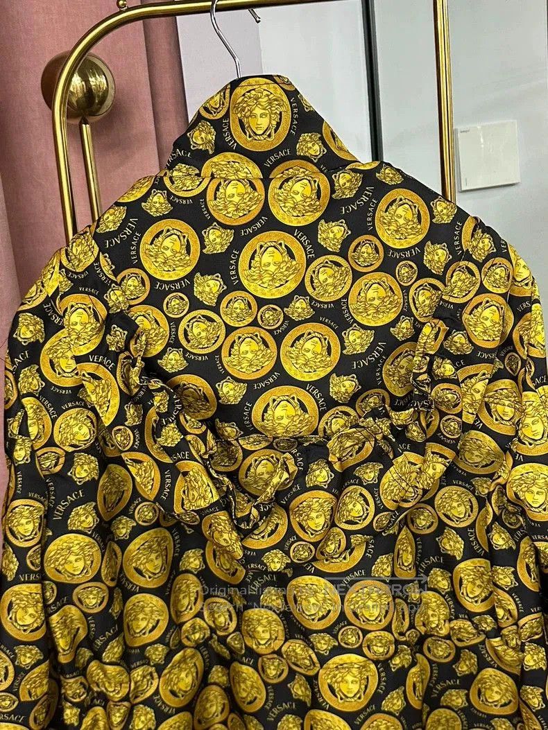 Versace Versace Gold Coin Logo Windbreaker Jacket. Size US S / EU 44-46 / 1 - 3 Thumbnail