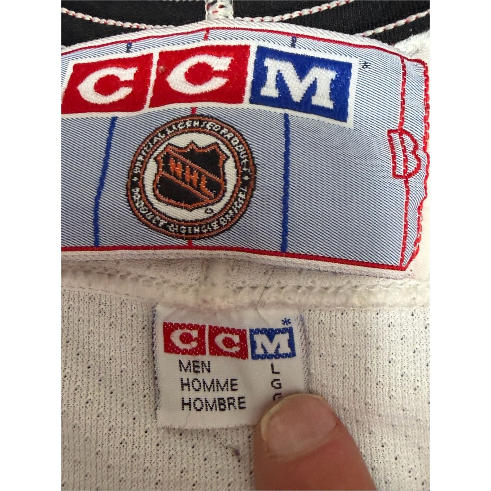 Ccm Vintage Chicago Blackhawks Jersey White NHL Hockey CCM 90s Size US L / EU 52-54 / 3 - 6 Thumbnail