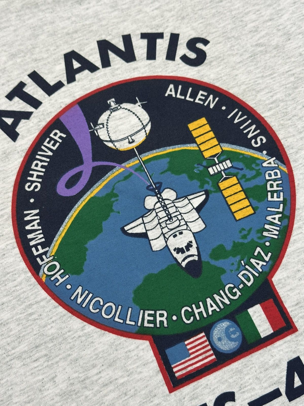 NASA Vintage 90s Deadstock Atlantis STS - 46 Space Tshirt NASA Size US XL / EU 56 / 4 - 7 Thumbnail