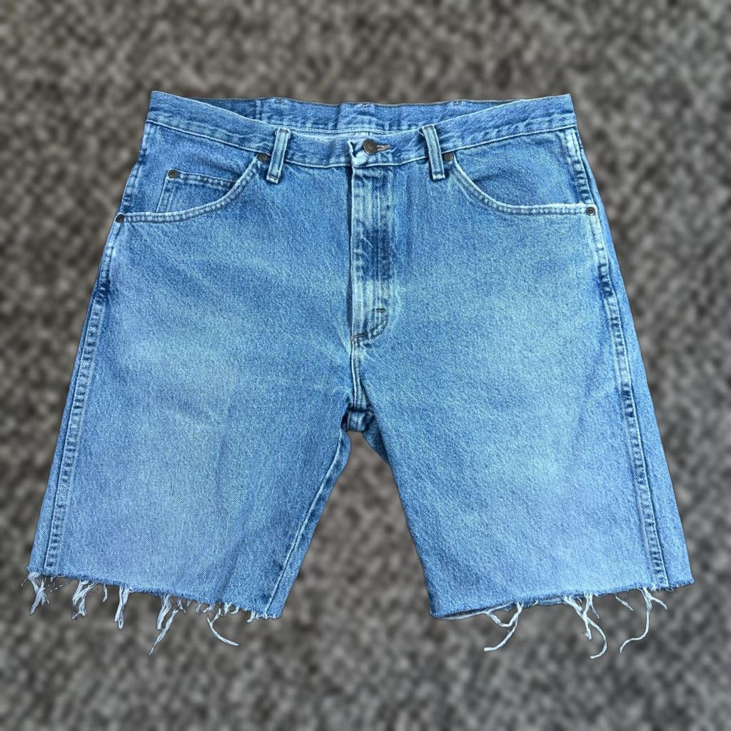 Wrangler Wrangler Bermuda Shorts Mens 36 Cut Off Light Denim Blue Grunge Jorts Size US 36 / EU 52 - 1 Thumbnail