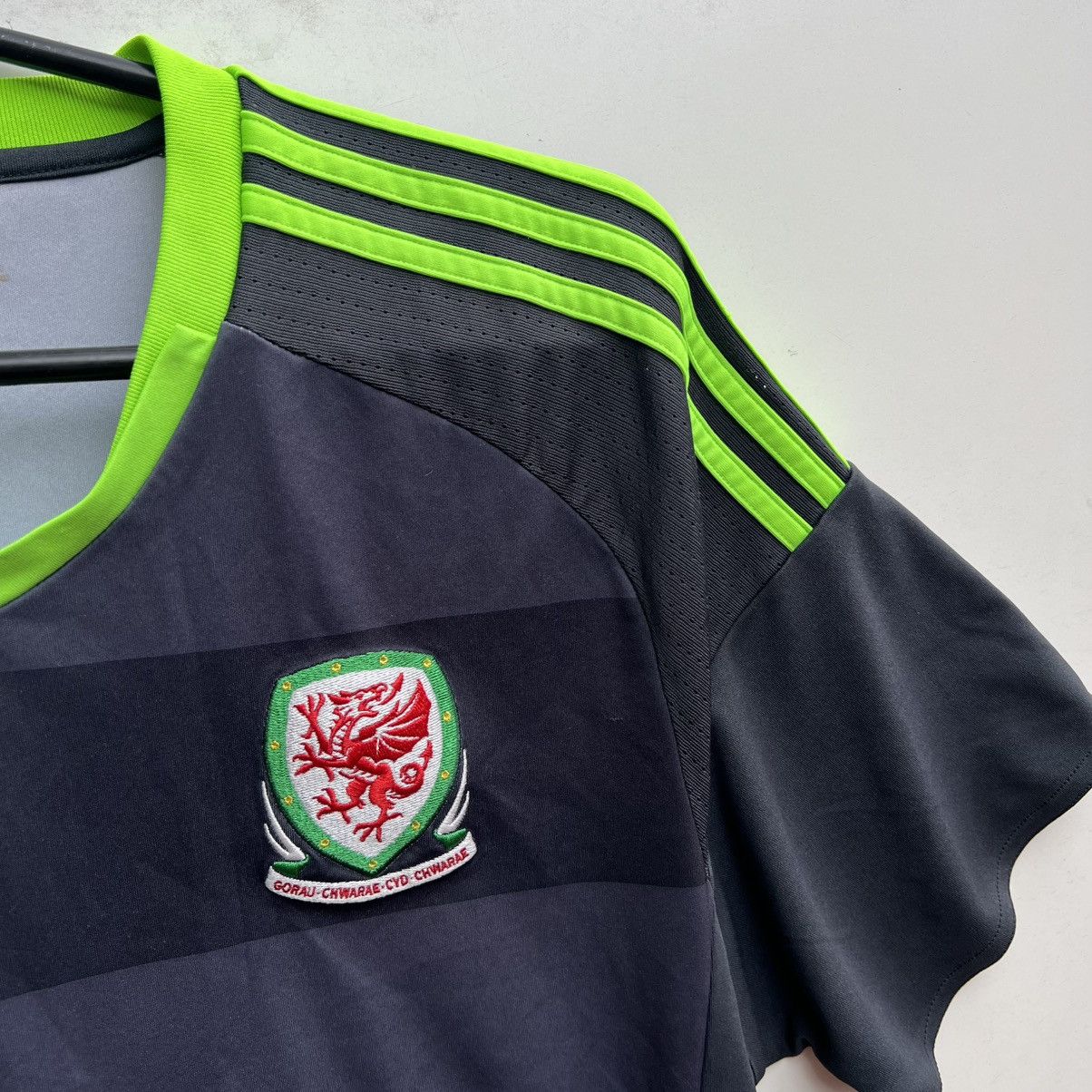 Adidas WALES 2016 FOOTBALL SHIRT SOCCER JERSEY Size US L / EU 52-54 / 3 - 2 Thumbnail