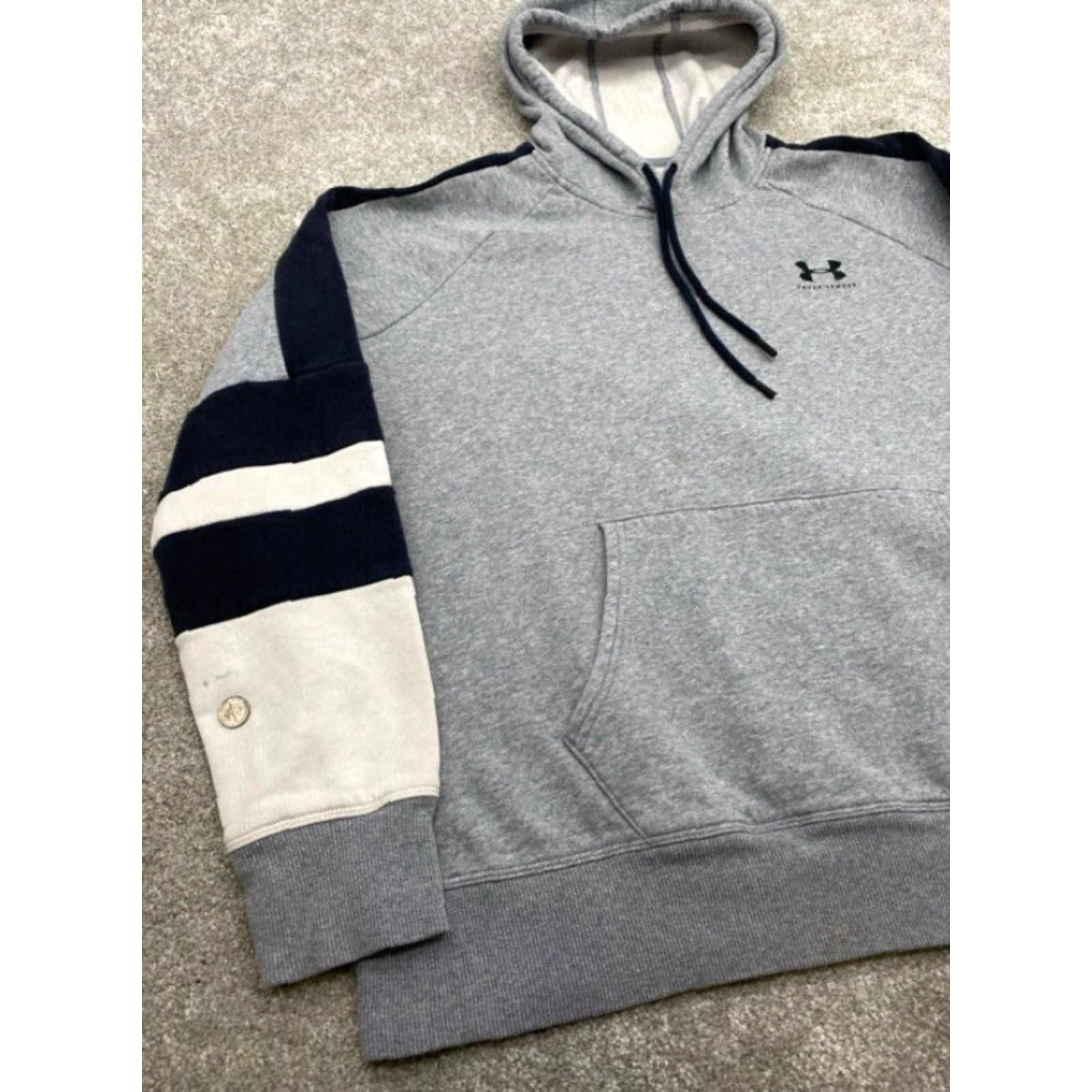 Under Armour VINTAGE Under Armour Hoodie Men XL Gray White Striped Pullover Loose Knit 4797 Size US XL / EU 56 / 4 - 2 Thumbnail
