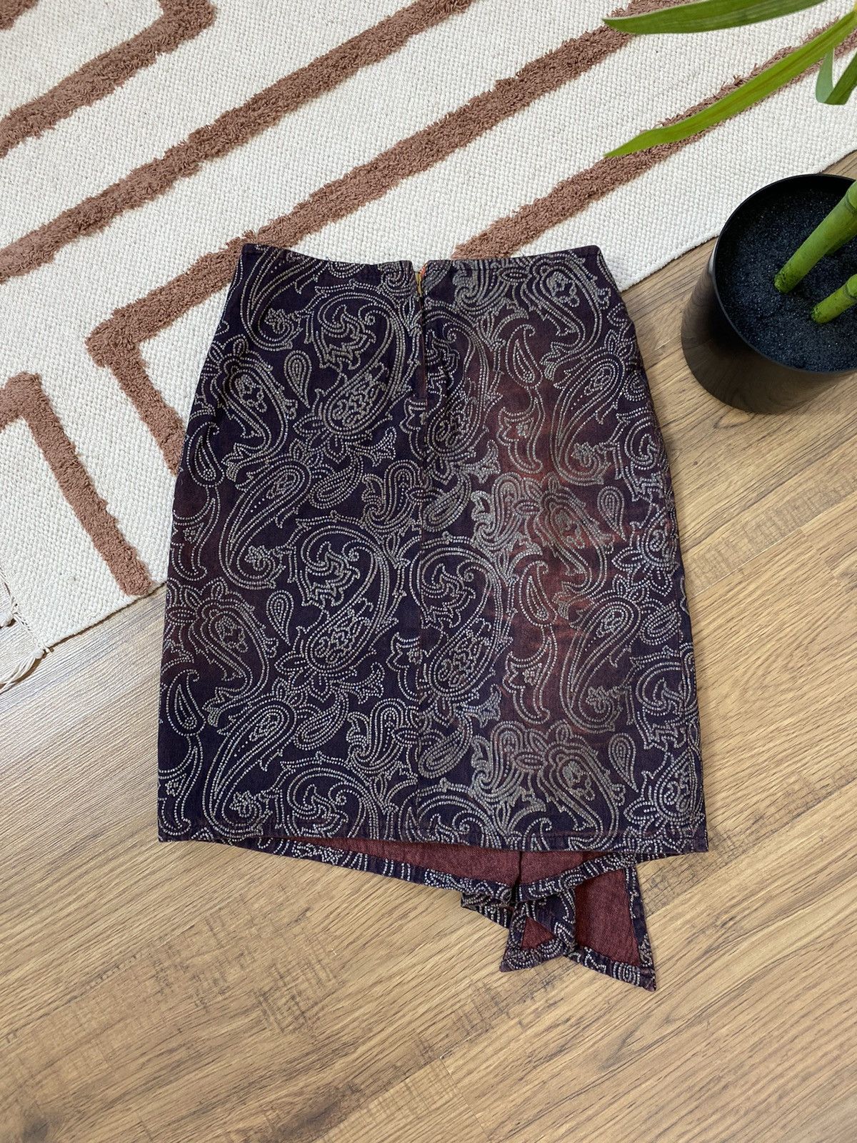 Versace VERSACE SHINY WITH DRAPE MIDI SKIRT Size 26" / US 2 / IT 38 - 6 Thumbnail