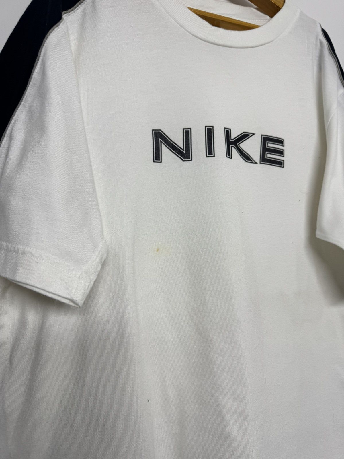 Nike Vintage Y2k Nike Big Logo Swoosh T-Shirt Size US L / EU 52-54 / 3 - 6 Thumbnail