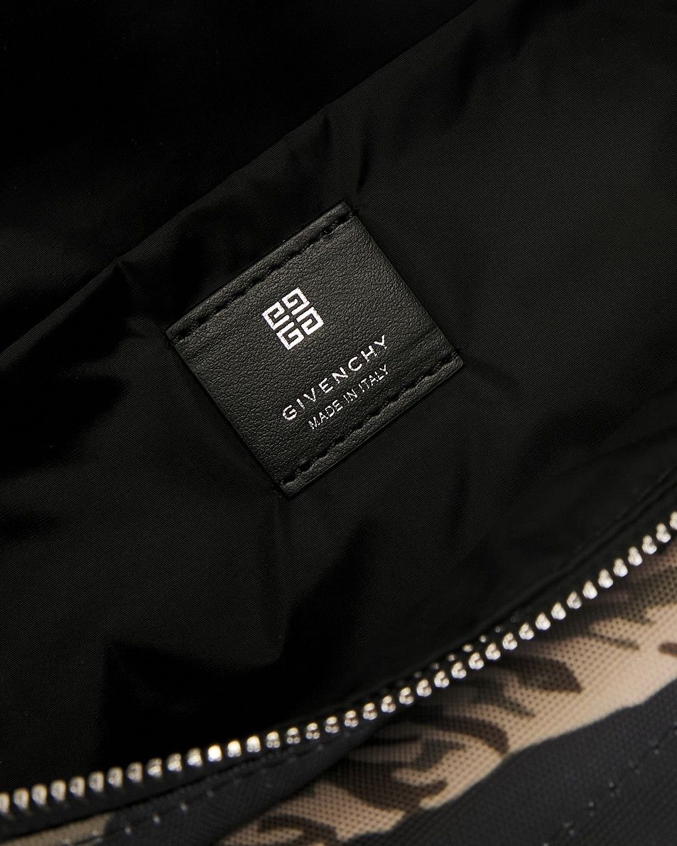 Givenchy o1w1db10925 Size: OS / Essential U Bumbag in Multicolor Size ONE SIZE - 5 Thumbnail