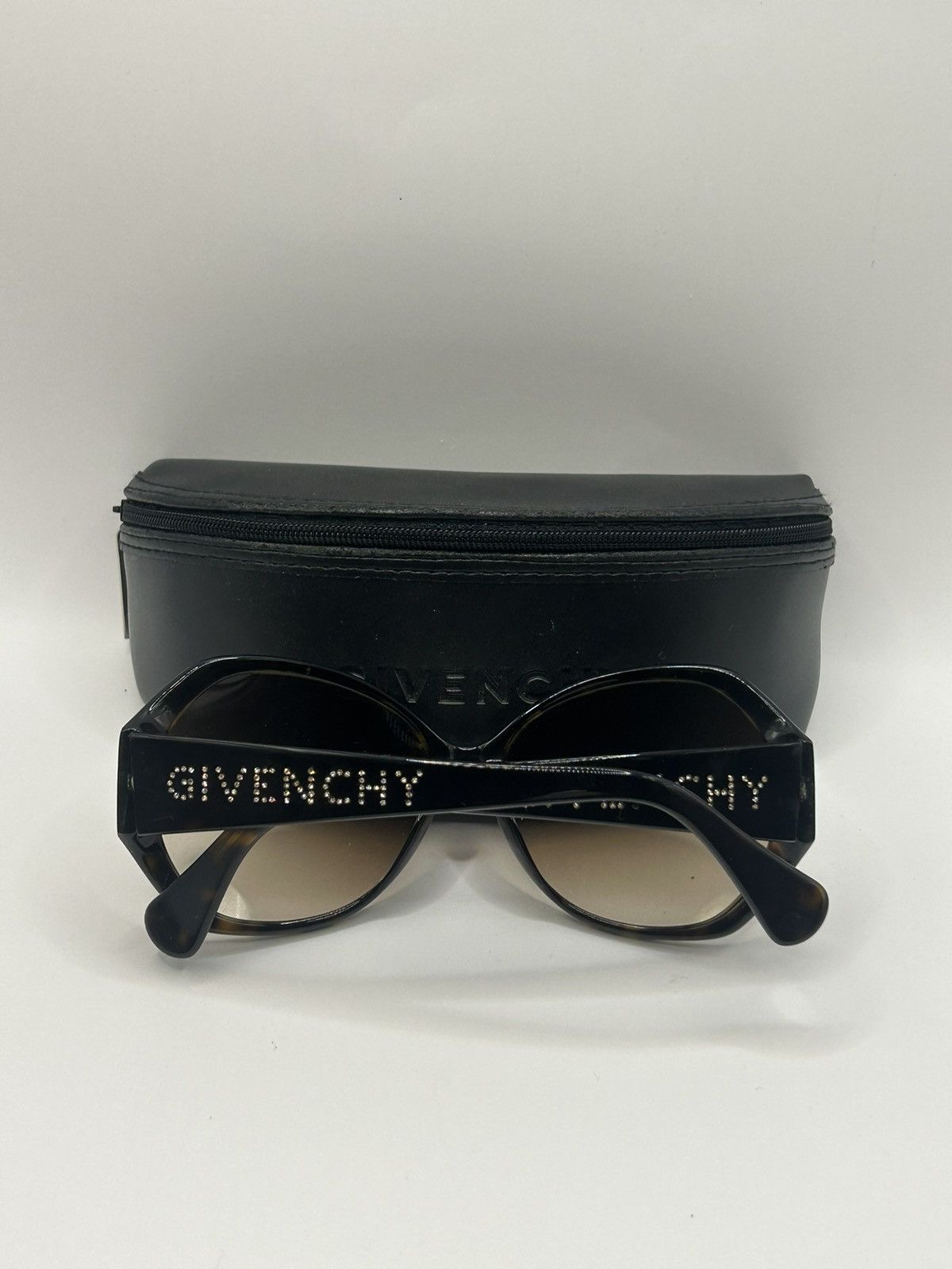 Givenchy Givenchy Sunglasses SGV616S Size ONE SIZE - 6 Thumbnail