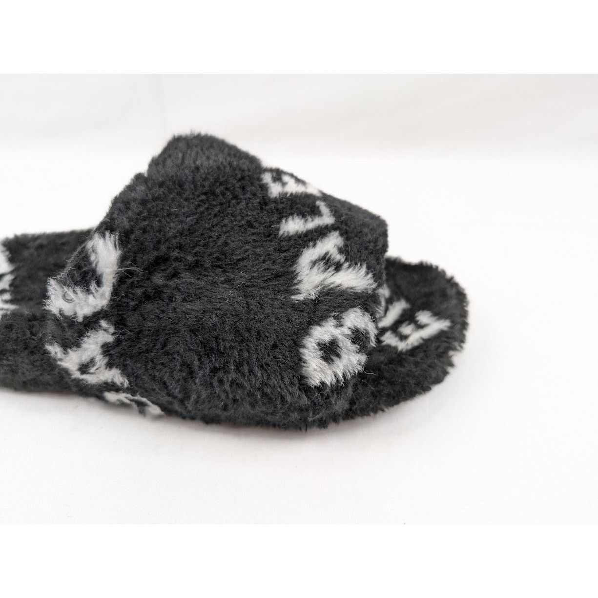 Balenciaga o1rshd1 Q:3 / Allover Logo Furry Slide in Black/White Size US 8 / EU 41 - 3 Thumbnail