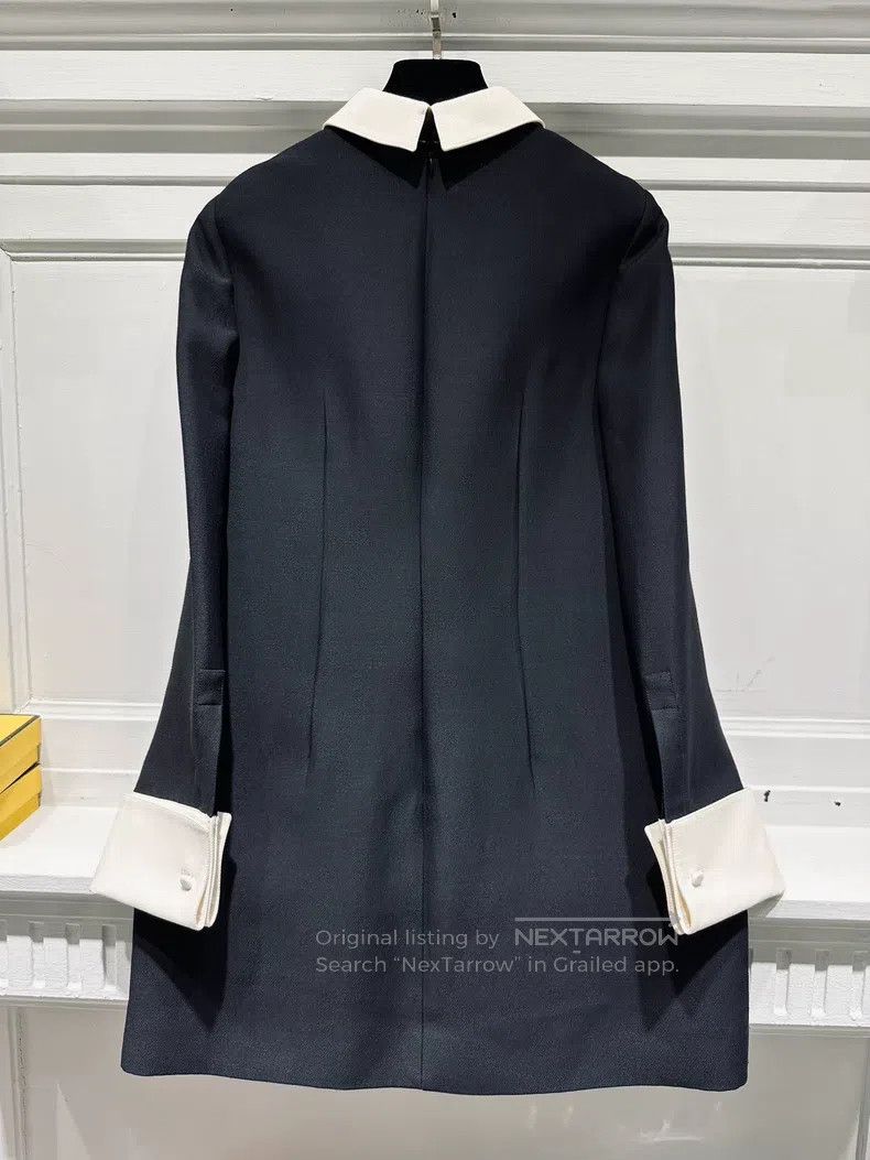 Valentino Valentino Black long-sleeved dress with white lapels Size S / US 4 / IT 40 - 2 Thumbnail