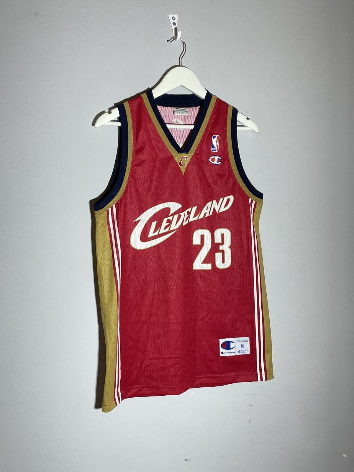 Champion × NBA × Vintage #23 James Cleveland Cavaliers Champion Vintage NBA Jersey Size US M / EU 48-50 / 2 - 3 Thumbnail