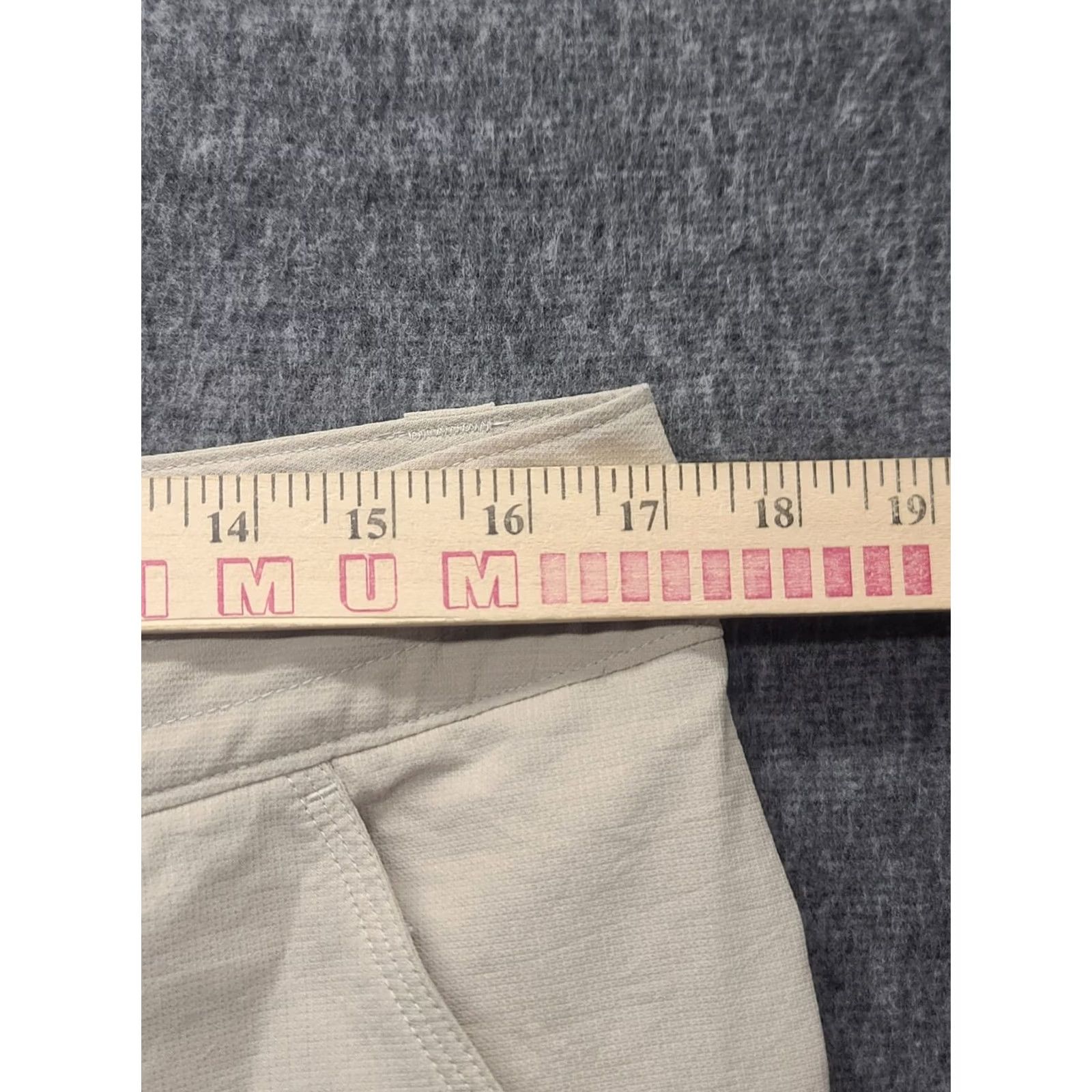 Vintage Columbia Titanium Capris Womens 12 Regular Fit 34x21 Roll Up Omni Shade Gorpcore Capris Pants Beige Polyester Zip Button Size ONE SIZE - 4 Thumbnail