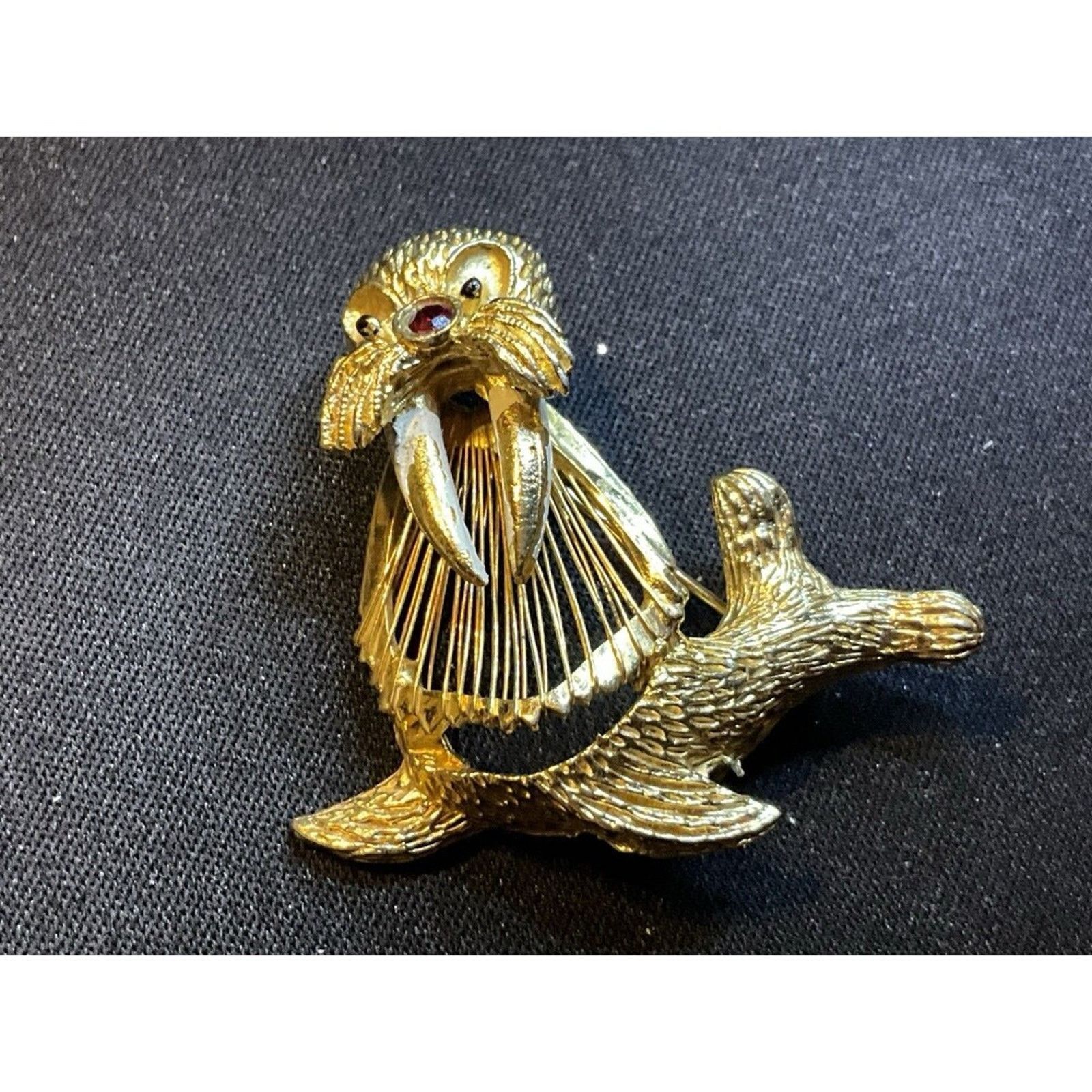 Other Vintage Gold Tone Walrus With Ruby Eyes And Nose Brooch Size ONE SIZE - 2 Thumbnail