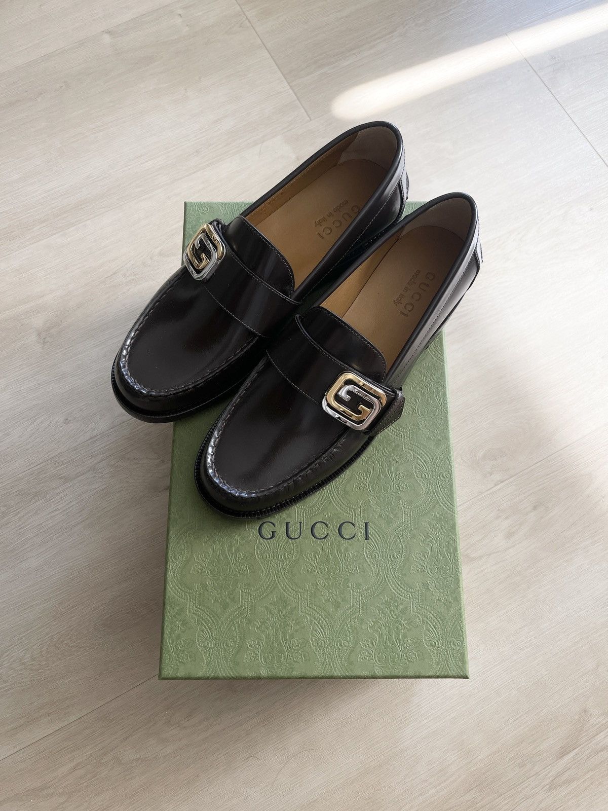 Gucci STEAL! Gucci Logo Plague Leather Loafers Size US 7 / EU 40 - 1 Thumbnail