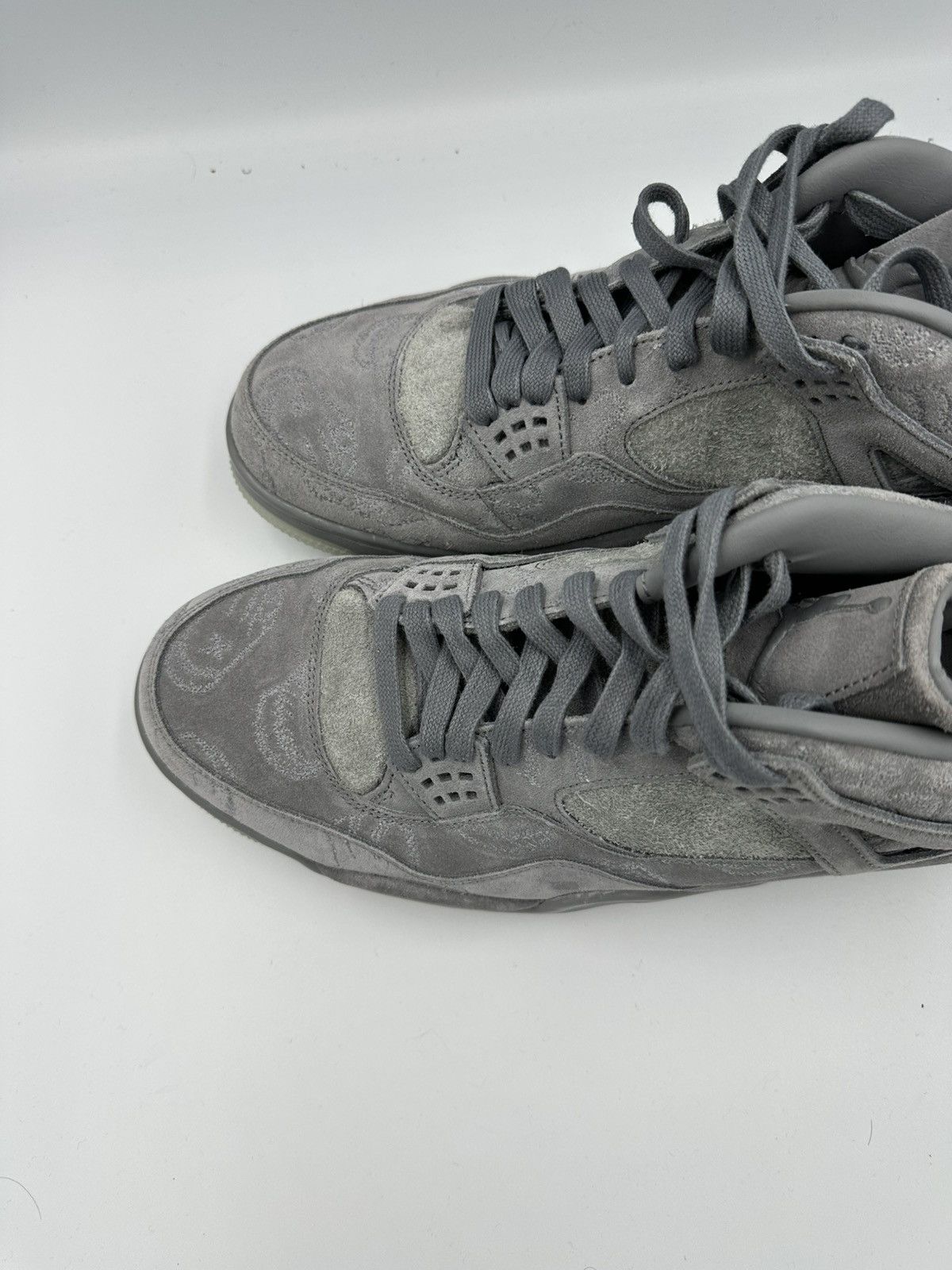 Jordan Brand × Kaws Jordan 4 x Kaws Size US 13 / EU 46 - 9 Thumbnail