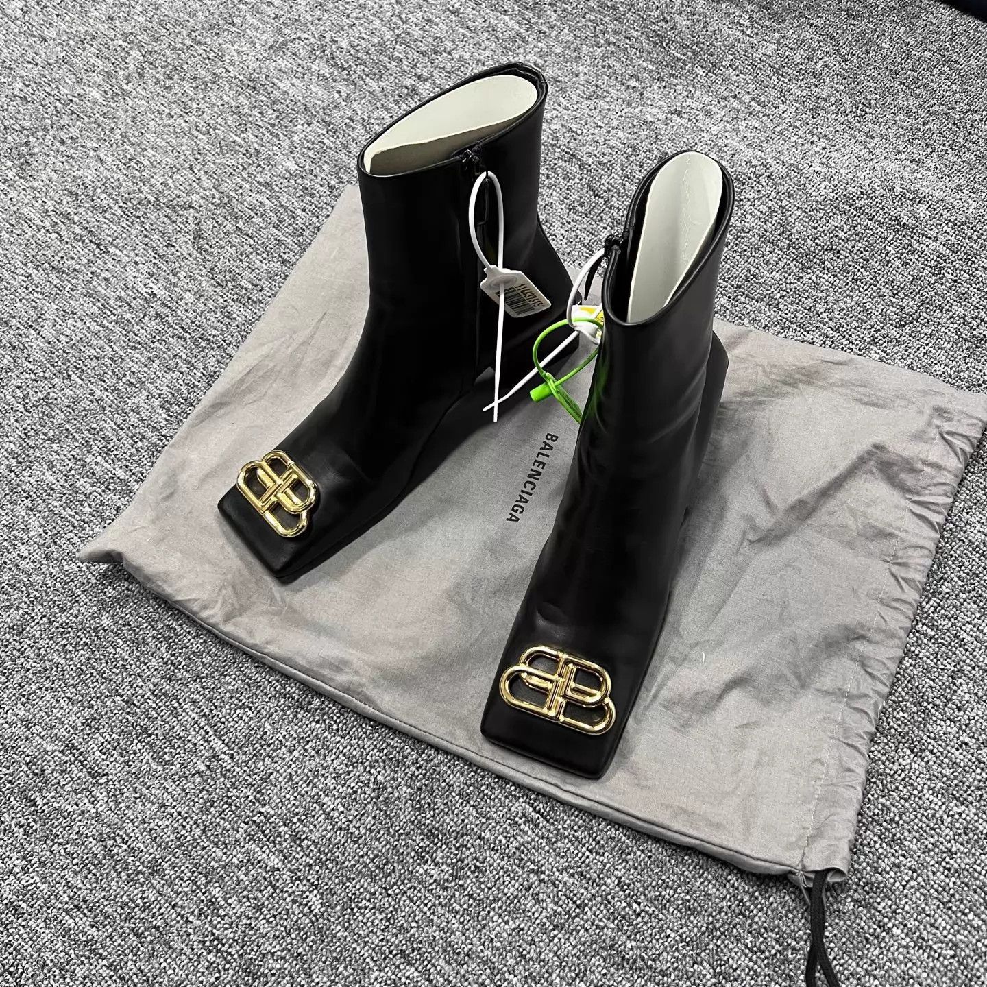 Balenciaga Balenciaga Double B Gold Lock Black Gold Square Toe Heels 38 Size US 7.5 / IT 37.5 - 4 Thumbnail