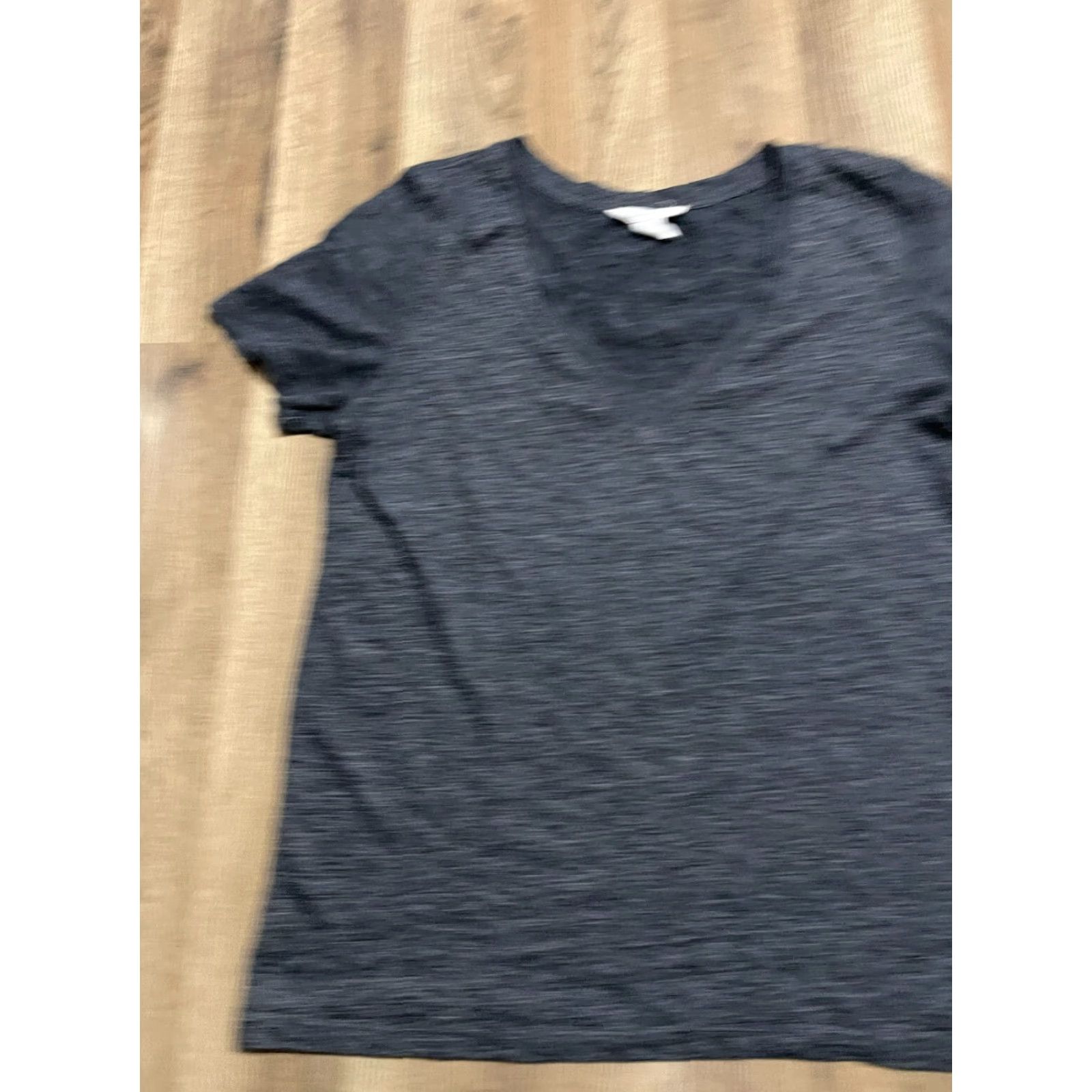 Forever 21 FOREVER 21 Shirt Women’s Medium Gray V-Neck Short Sleeve Casual Basic Size M / US 6-8 / IT 42-44 - 3 Thumbnail