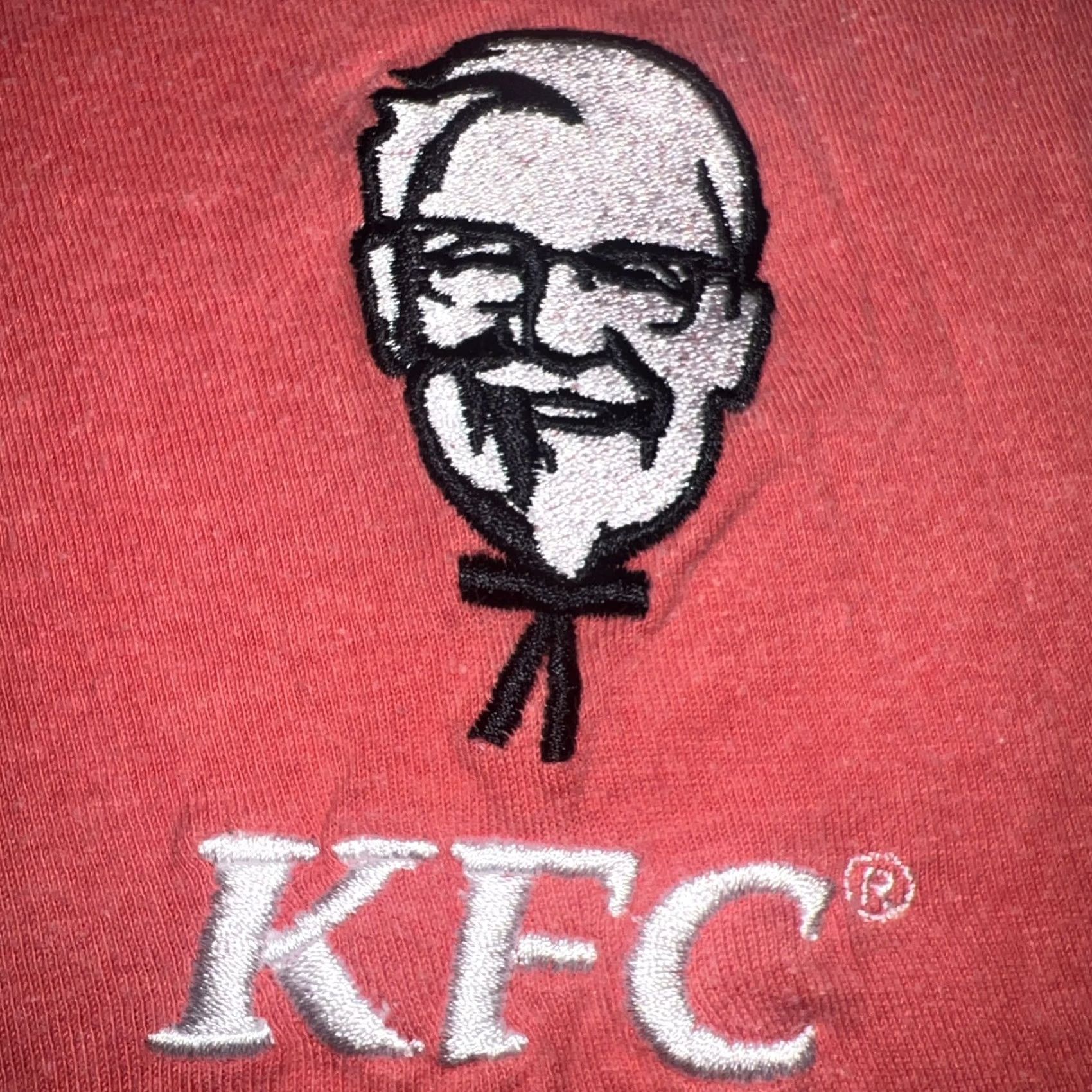 Sanders VINTAGE KFC Shirt Embroidered Colonel Sanders Red Cotton Knit Short Sleeve Crew Neck Large Mens Classic USA 80s 90s Size US L / EU 52-54 / 3 - 2 Thumbnail