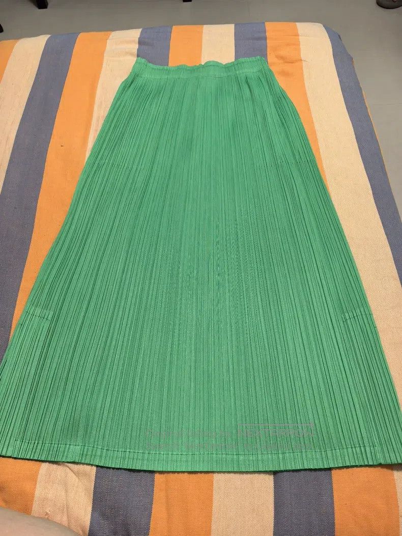 Issey Miyake Issey Miyake size:3 Green Pleated Midi Skirt Size 22" - 3 Thumbnail