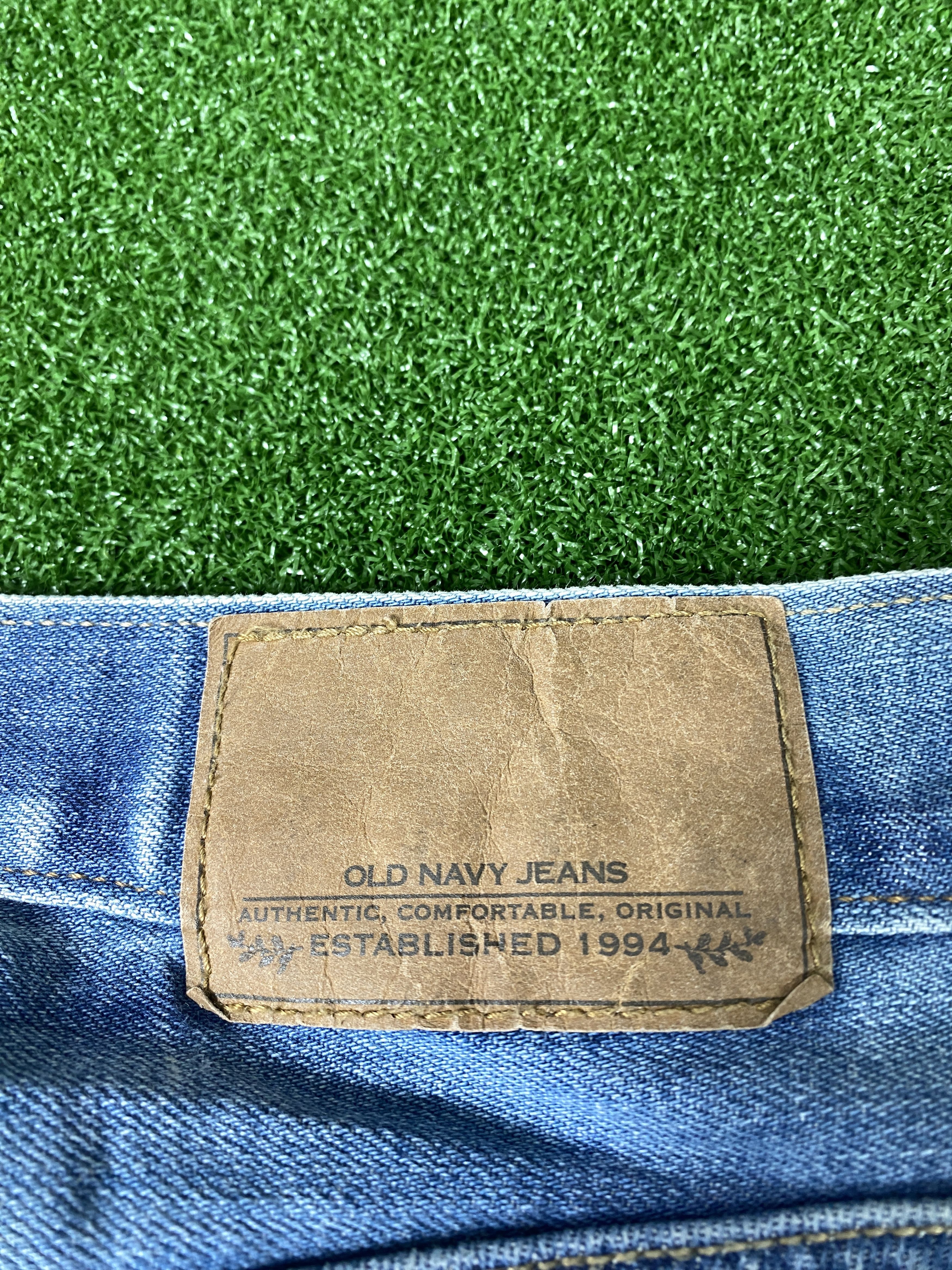 Old Navy Vintage Old Navy Distressed Mid Wash Jeans CP0037 Size US 31 - 8 Thumbnail
