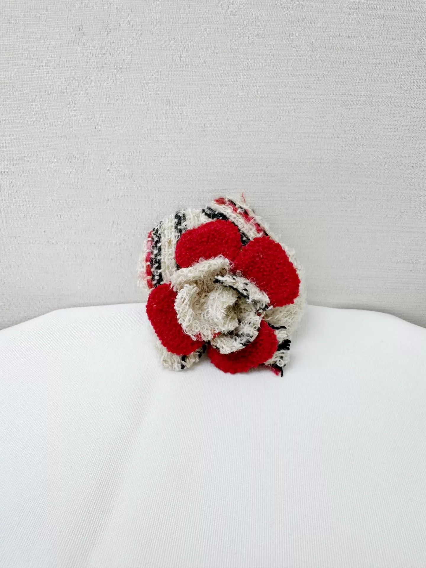 Chanel Chanel Vintage Camellia Brooch (Auth, Worn a few times) Size ONE SIZE - 1 Thumbnail