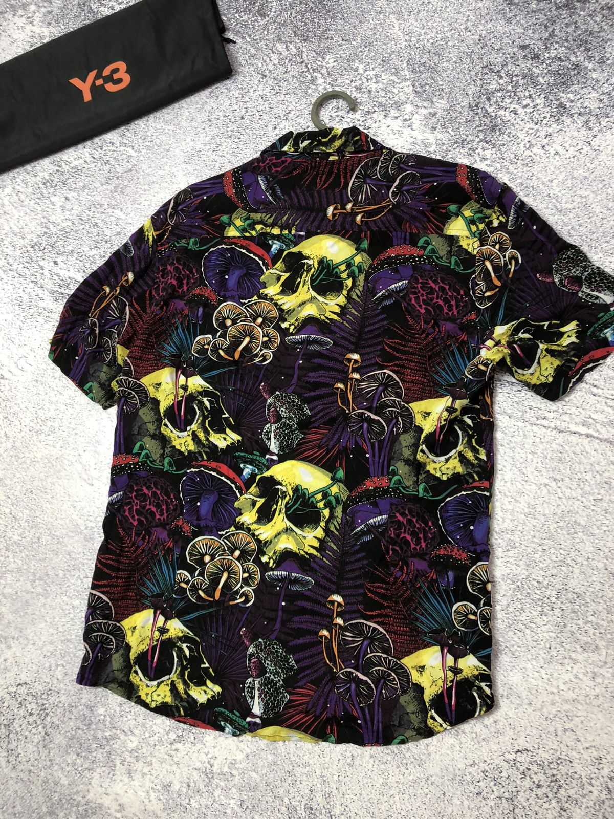 Vintage Men’s crezy shirt Hawaiin size S y2k vintage Size US S / EU 44-46 / 1 - 5 Thumbnail