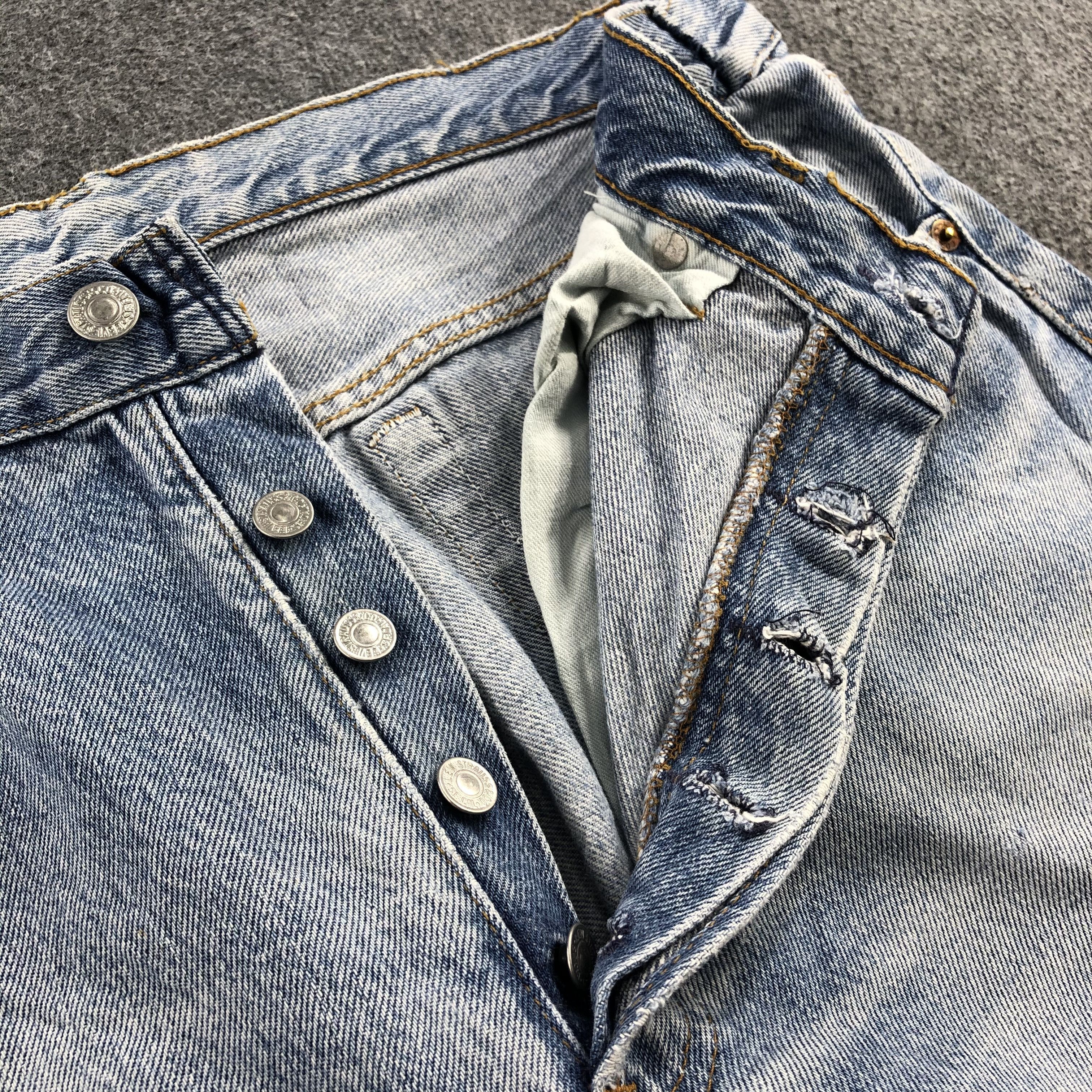 Levi's × Vintage Vintage 90s Light Wash Levis 501 Jeans-JM864 Size US 31 - 9 Thumbnail