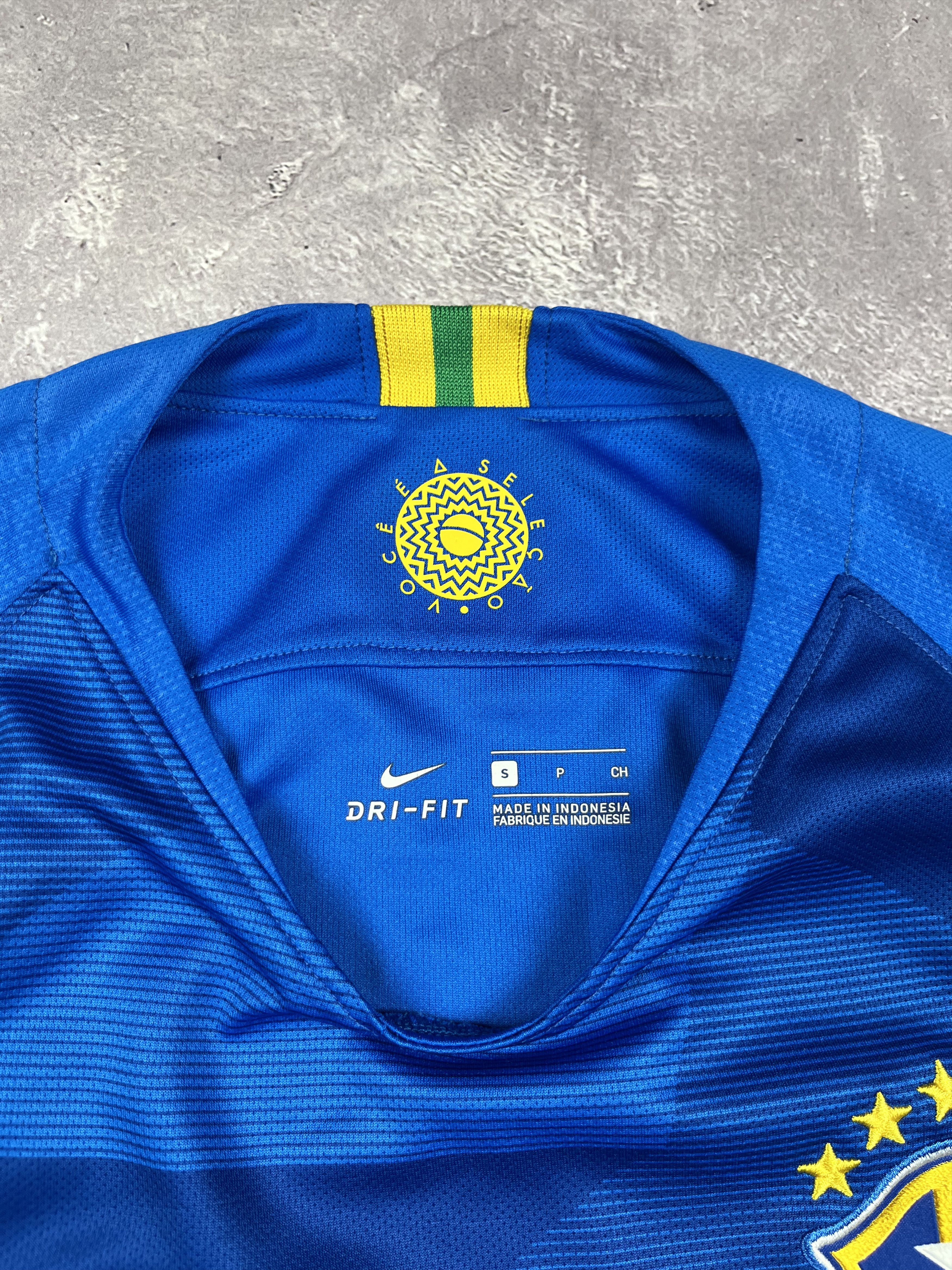 Nike BRAZIL 2018 2019 AWAY FOOTBALL SHIRT NIKE TEAM JERSEY Size US S / EU 44-46 / 1 - 4 Thumbnail