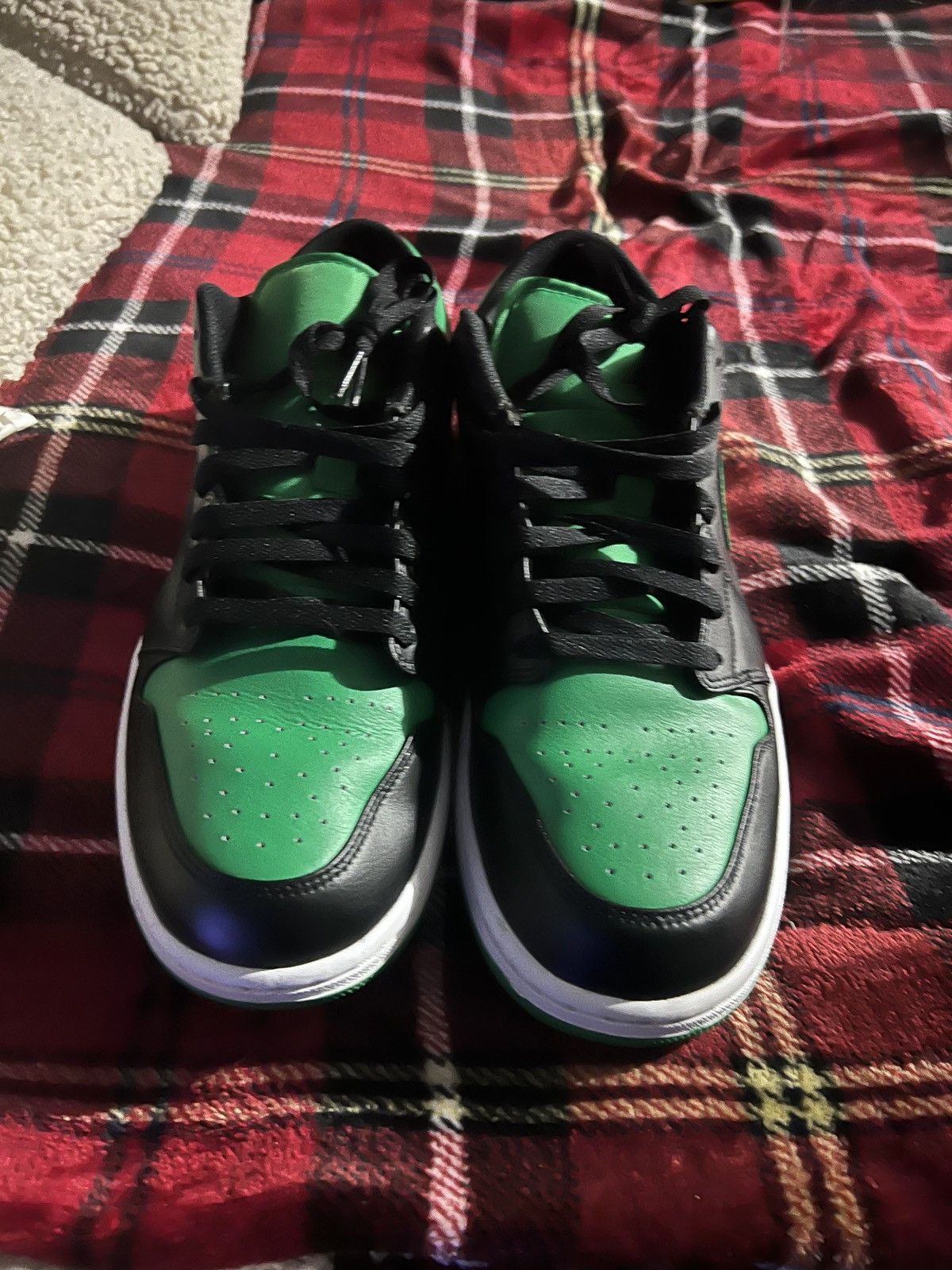 Jordan Brand Jordan 1 Low Lucky Green Size US 11 / EU 44 - 4 Thumbnail