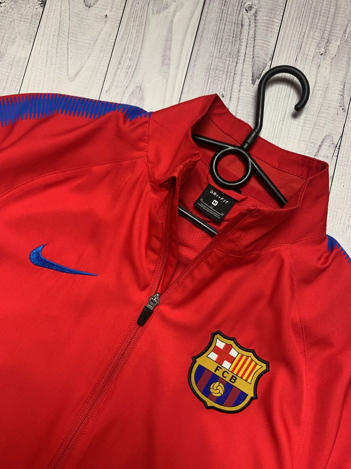 Other Nike Barcelona soccer track jacket Soze M red Size US M / EU 48-50 / 2 - 3 Thumbnail