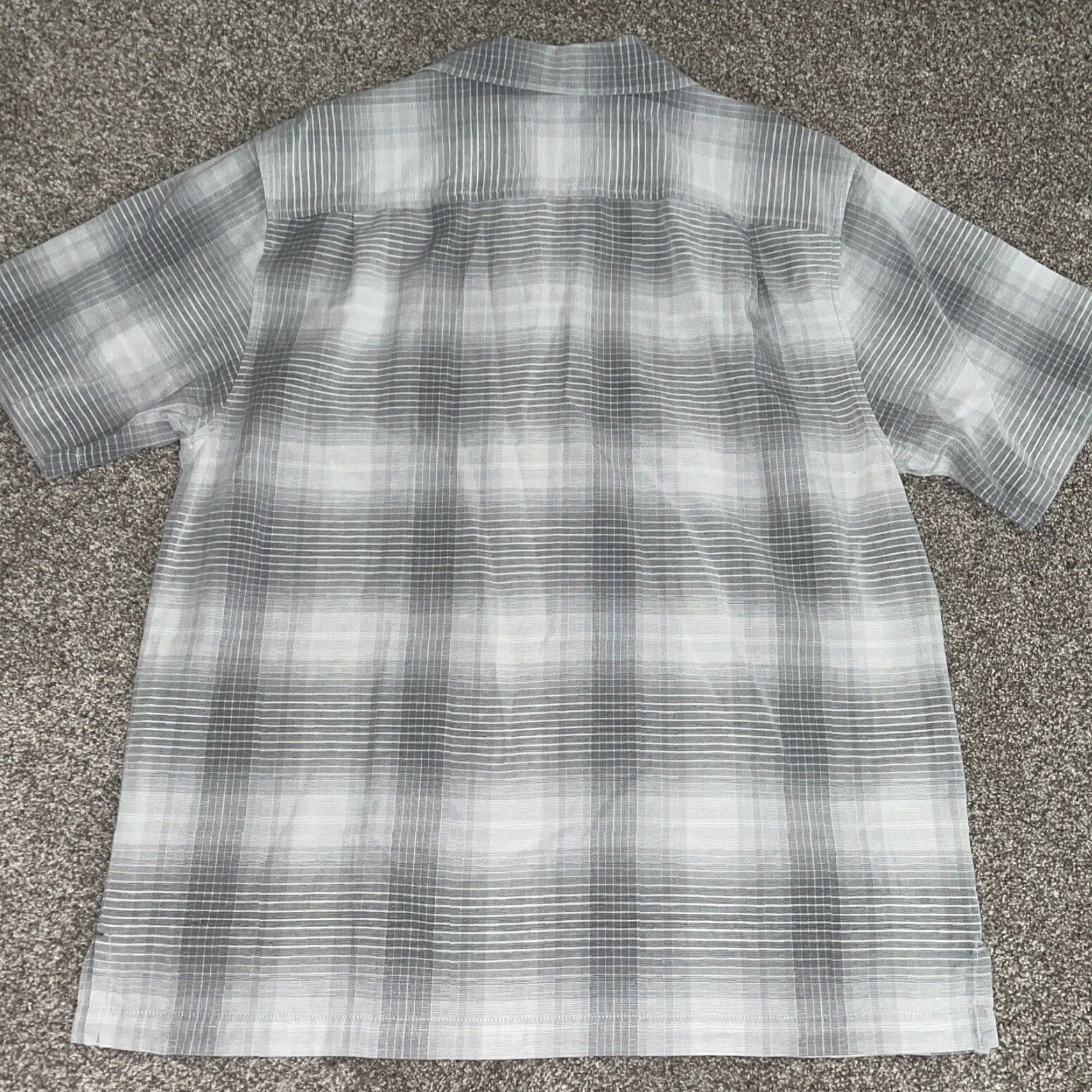 Tommy Bahama Tommy Bahama Shirt Mens Size L Gray Original Fit Short Sleeve Button-Up Shirt Size US L / EU 52-54 / 3 - 4 Thumbnail