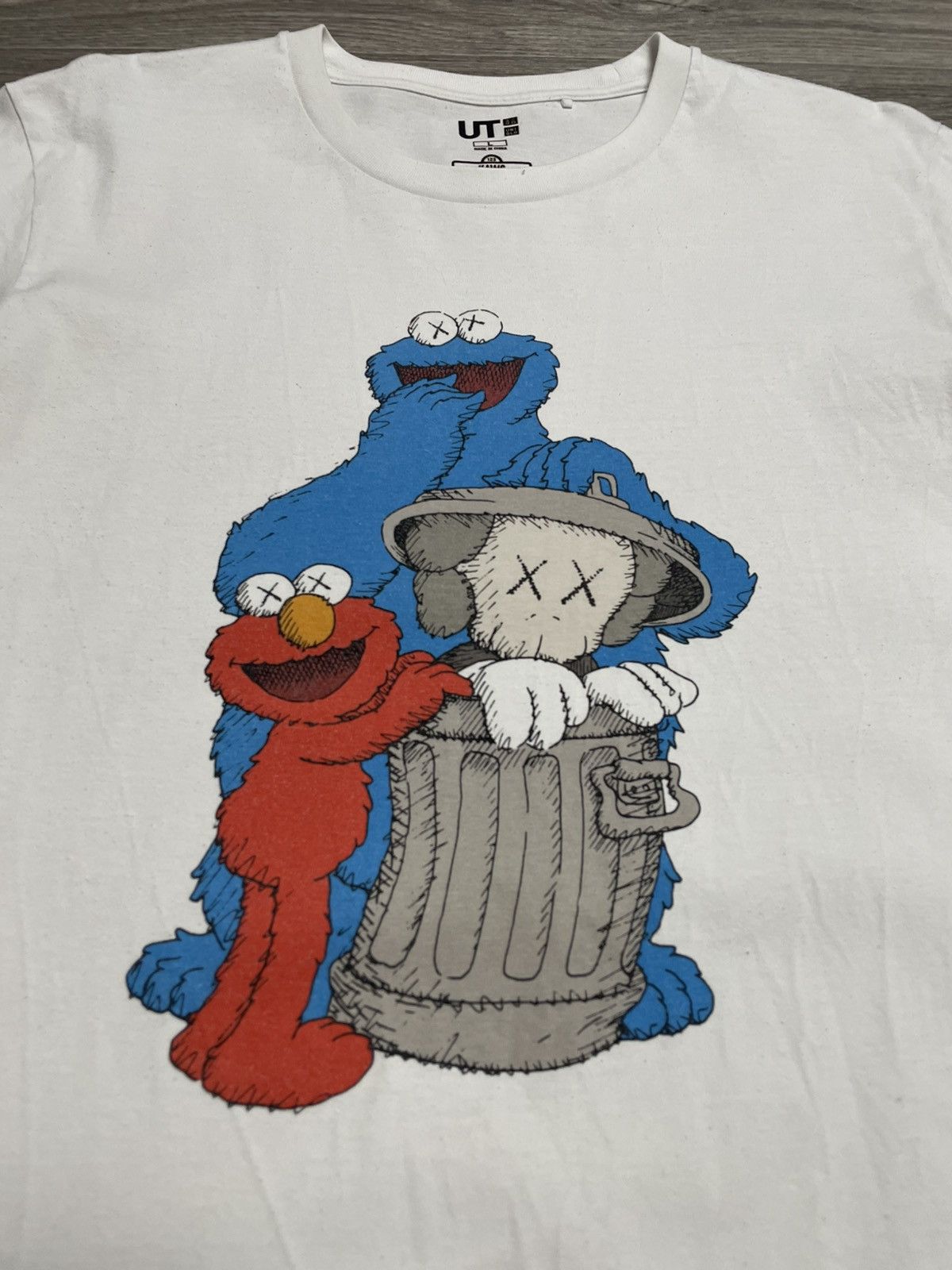 Kaws × Uniqlo KAWS X UNIQLO X SESAME STREET COMPANION TRASH CAN WHITE TEE Size US L / EU 52-54 / 3 - 4 Thumbnail