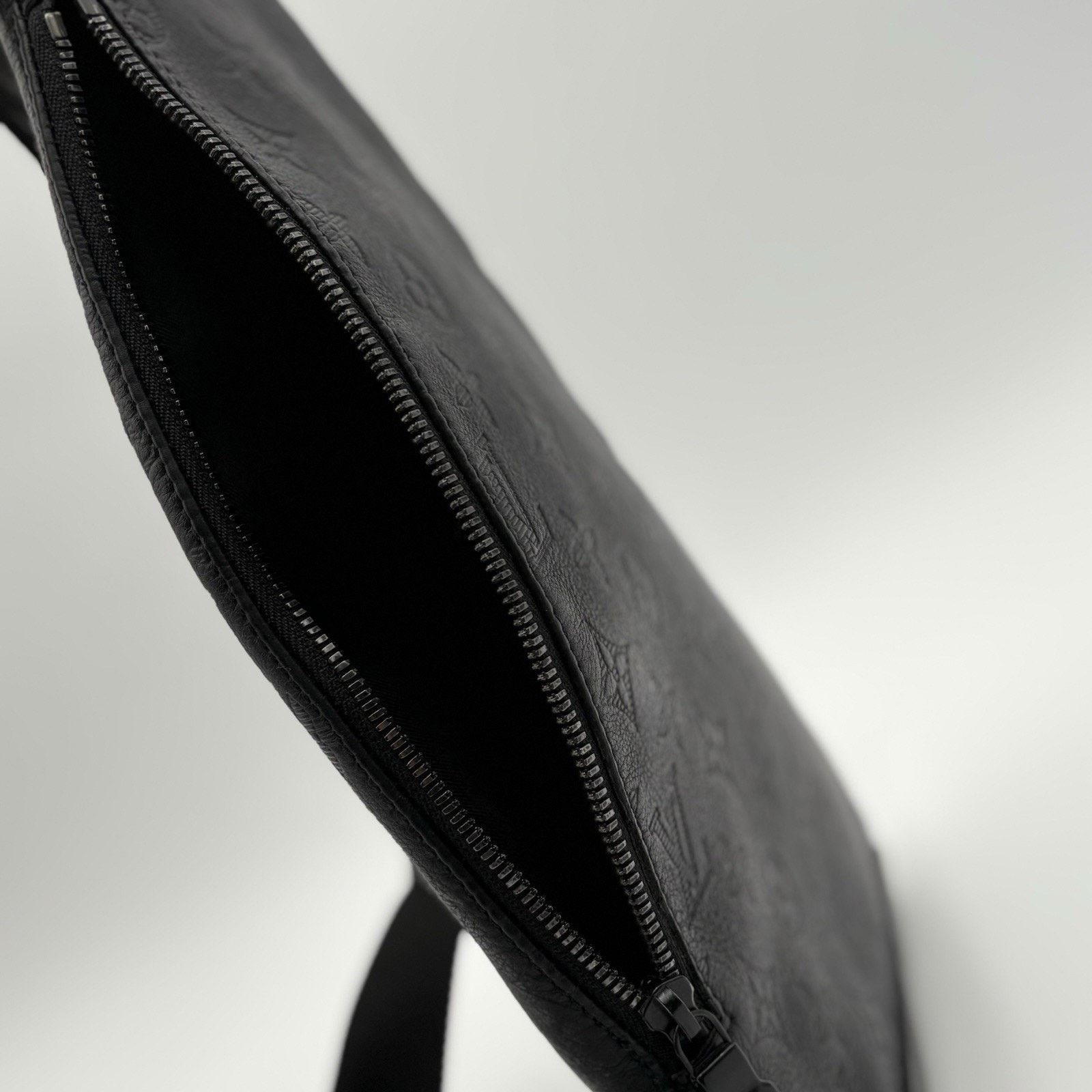 Louis Vuitton Louis Vuitton Monogram Sling Bag ' Black ' | SUPER CLEAN! Size ONE SIZE - 14 Thumbnail