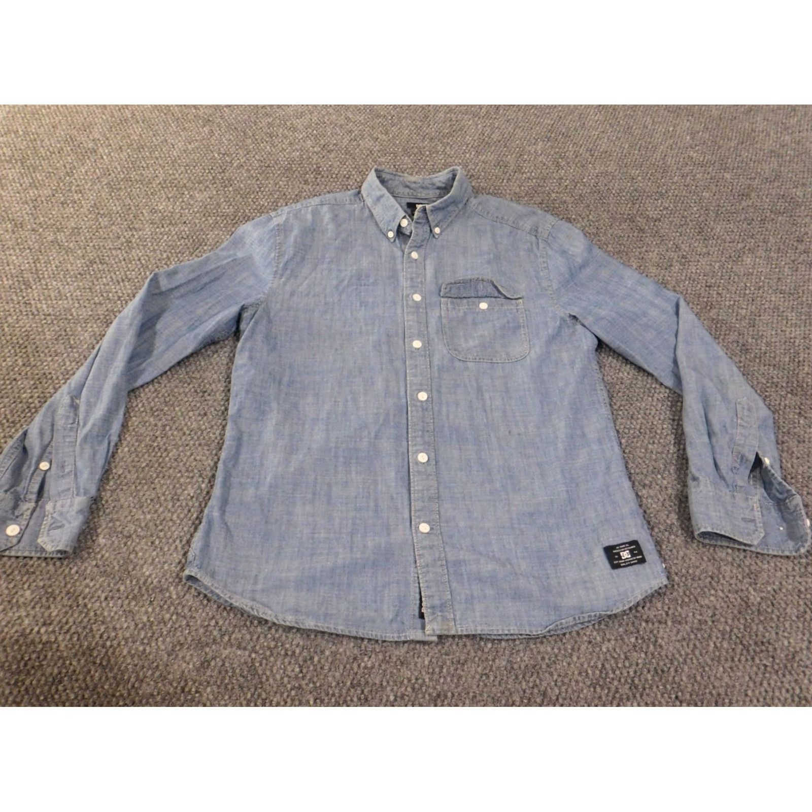 Vintage DC Shoes Shirt Men Denim Button Up Blue Retro Pocket Long Sleeve Collared Button-Down Slimming Outdoor Vintage: No Size US S / EU 44-46 / 1 - 5 Thumbnail