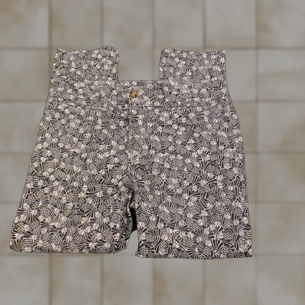 Anthropologie Anthropologie Womens Pants 10P Petites Black Floral Straight Chino Graphic Print Pants Size 32" / US 10 / IT 46 - 1 Thumbnail