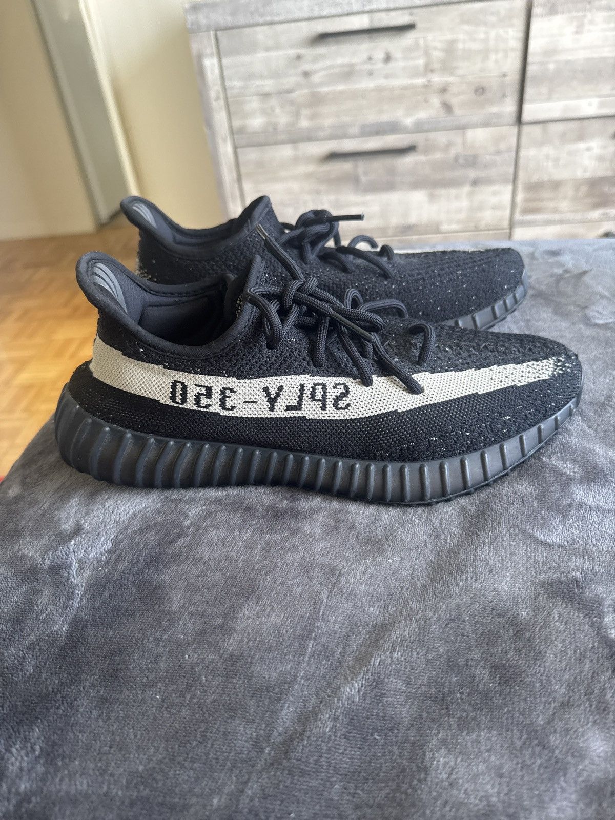 Yeezy Yeezy 350 v2 Oreo Size US 9.5 / EU 42-43 - 1 Thumbnail