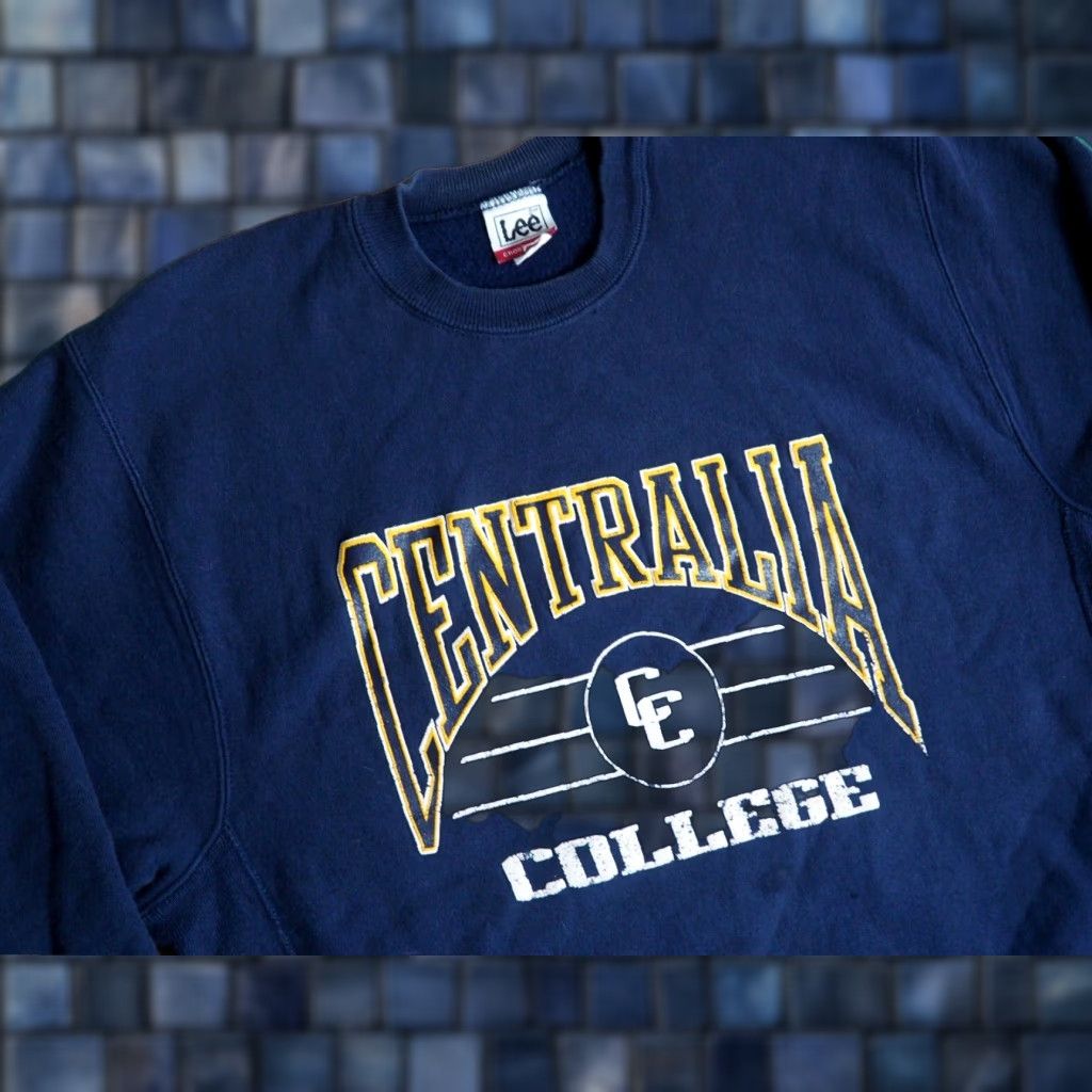Lee VINTAGE Lee Sweatshirt Centralia College Blue Pullover Sweatshirt XL 90s Logo Graphic Print Men Size US XL / EU 56 / 4 - 1 Thumbnail