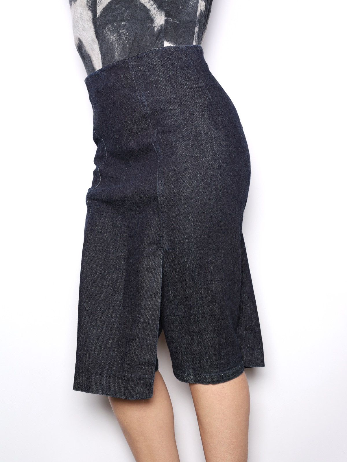 Maison Margiela Maison Margiela 2007 Denim Jeans Navy Skirt-Shorts Rare Size 28" / US 6 / IT 42 - 4 Thumbnail