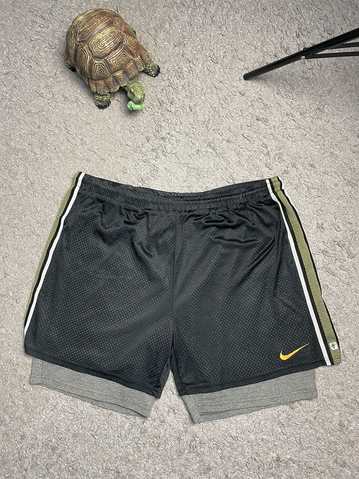 Nike × Vintage 90’s Vintage Nike basketball Swoosh Shorts Size US 36 / EU 52 - 2 Thumbnail
