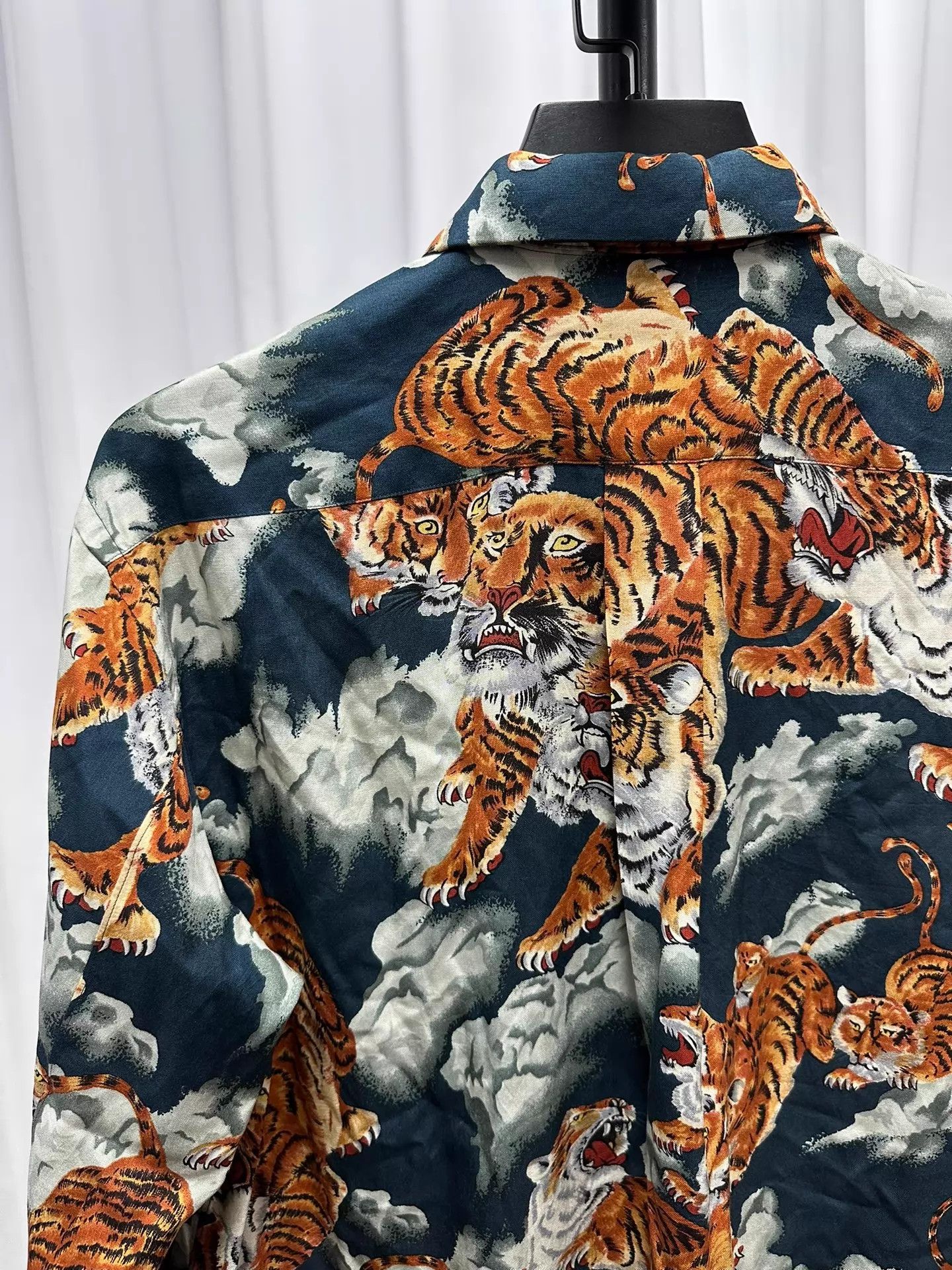 Comme des Garcons SHIRT Comme des Garçons SHIRT 99aw Silk 100 Tigers Shirt S Size US S / EU 44-46 / 1 - 5 Thumbnail