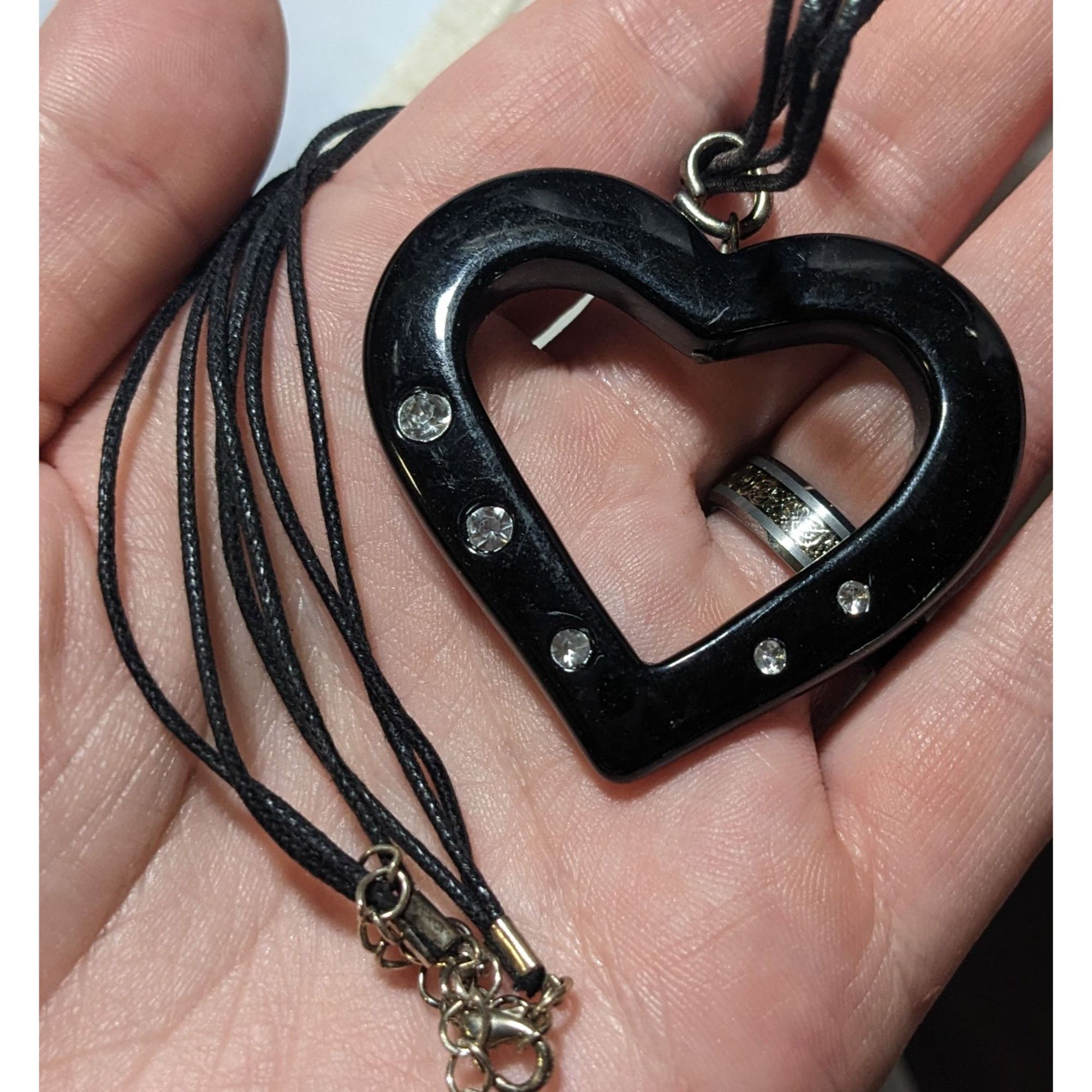 Other Glam Goth Open Heart Black Pendant Necklace Size ONE SIZE - 5 Thumbnail