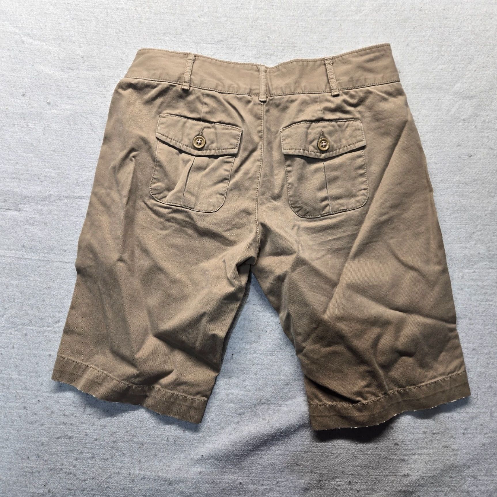 Old Navy Old Navy Beige Khakis Chinos Shorts Women Size 4 Regular 100% Cotton Khaki Comfort Wear Size 27" / US 4 / IT 40 - 7 Thumbnail
