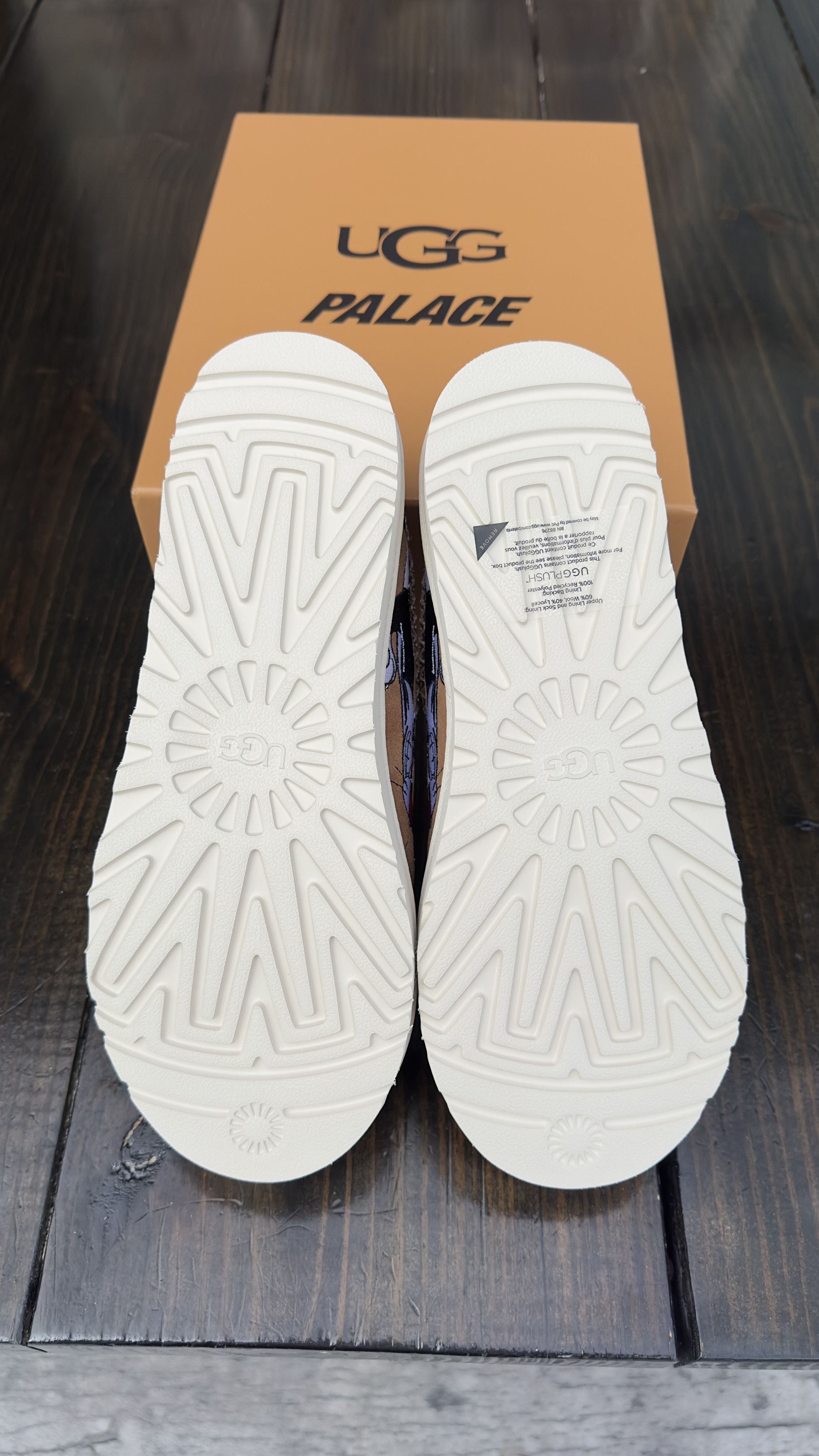 Palace × Ugg Ugg x Palace x Looney Tunes Tasman Slippers size 9 Size US 9 / EU 42 - 7 Thumbnail